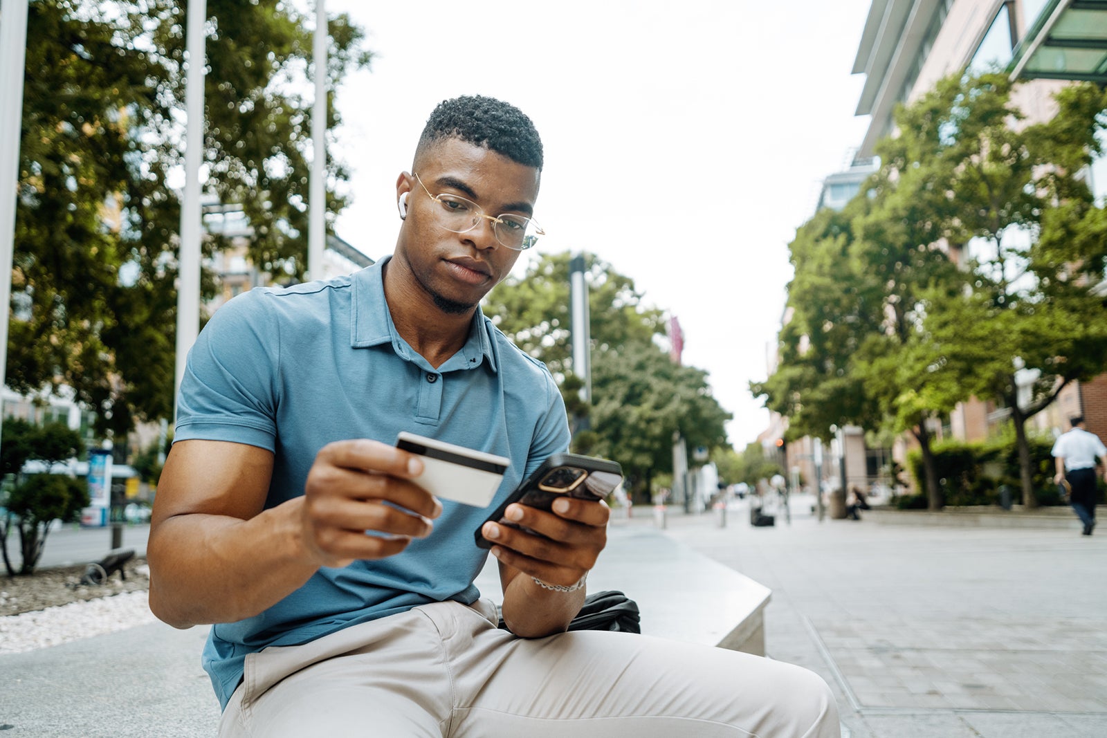 Capital One Savor Cash Rewards vs. Capital One Venture Rewards: Cash back, miles or both?