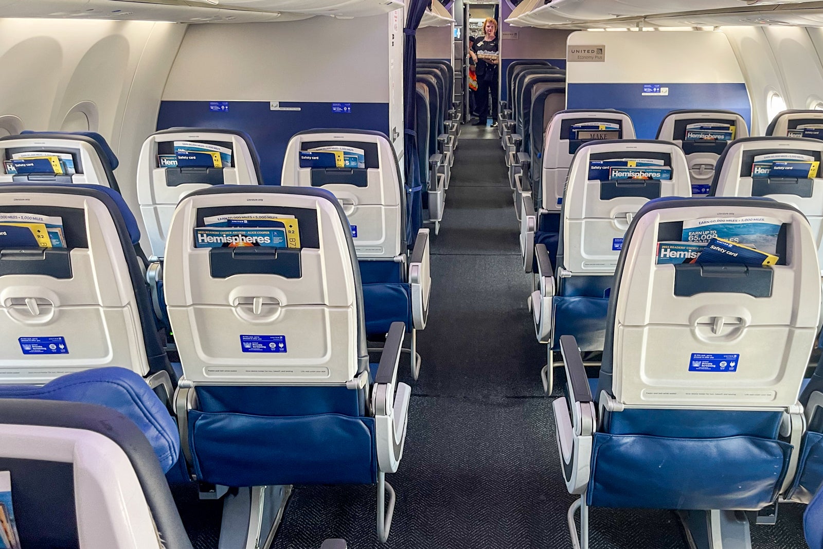 Front of economy cabin United Boeing 737 MAX 9