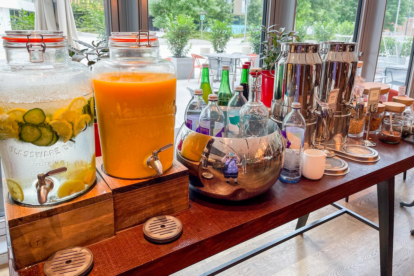 Juice and beverages at Andaz Vienna breakfast buffet