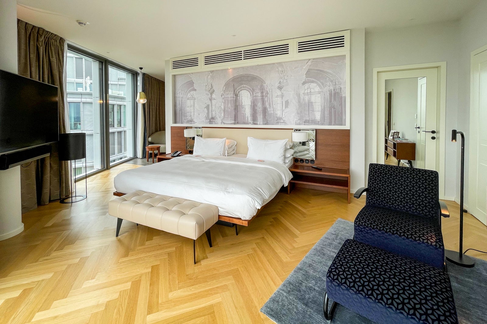Andaz Vienna Executive Suite bed.