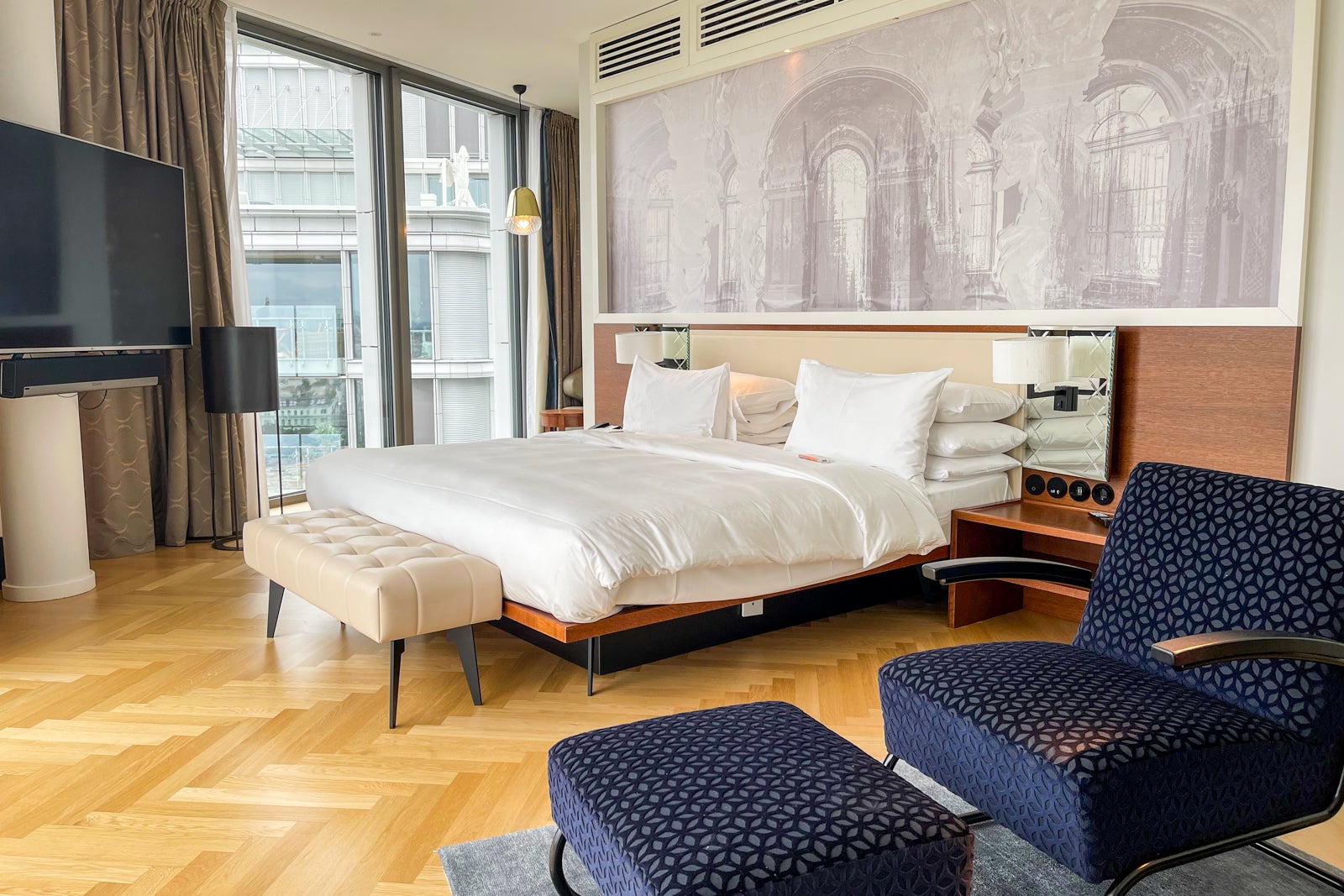 Andaz Vienna Executive Suite bedroom