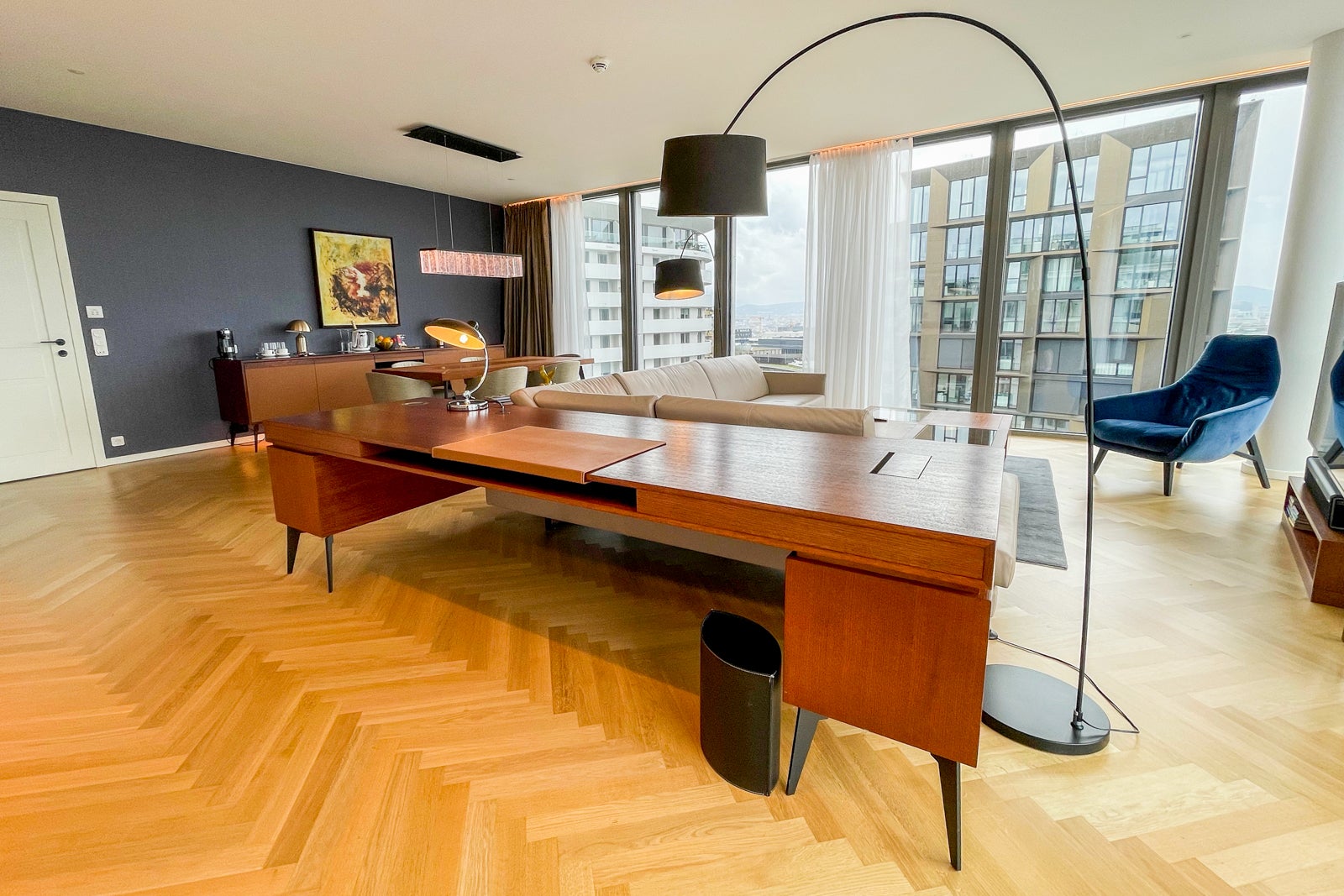 desk in the Andaz Vienna Executive Suite