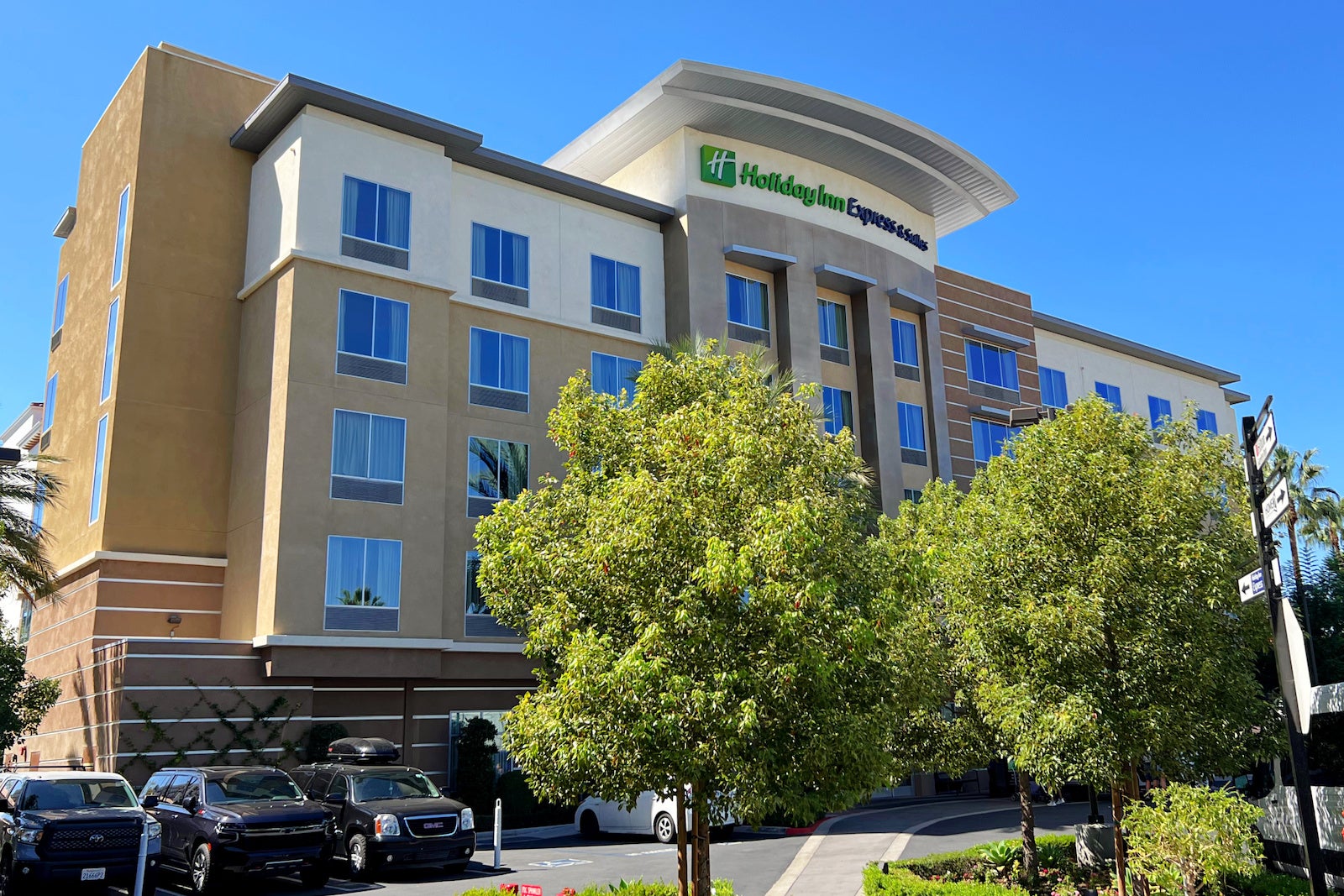 Holiday Inn Express Suites Anaheim near Disneyland