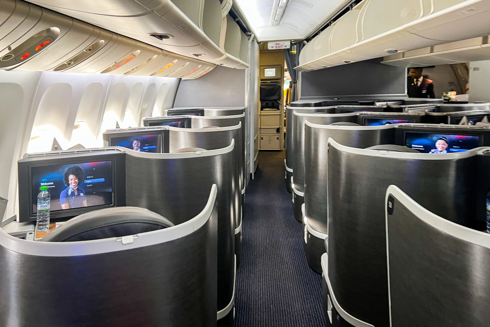 A review of American Airlines business class on the Boeing 777 from
