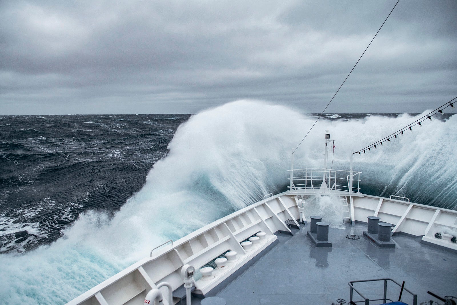 huge waves on cruise ship