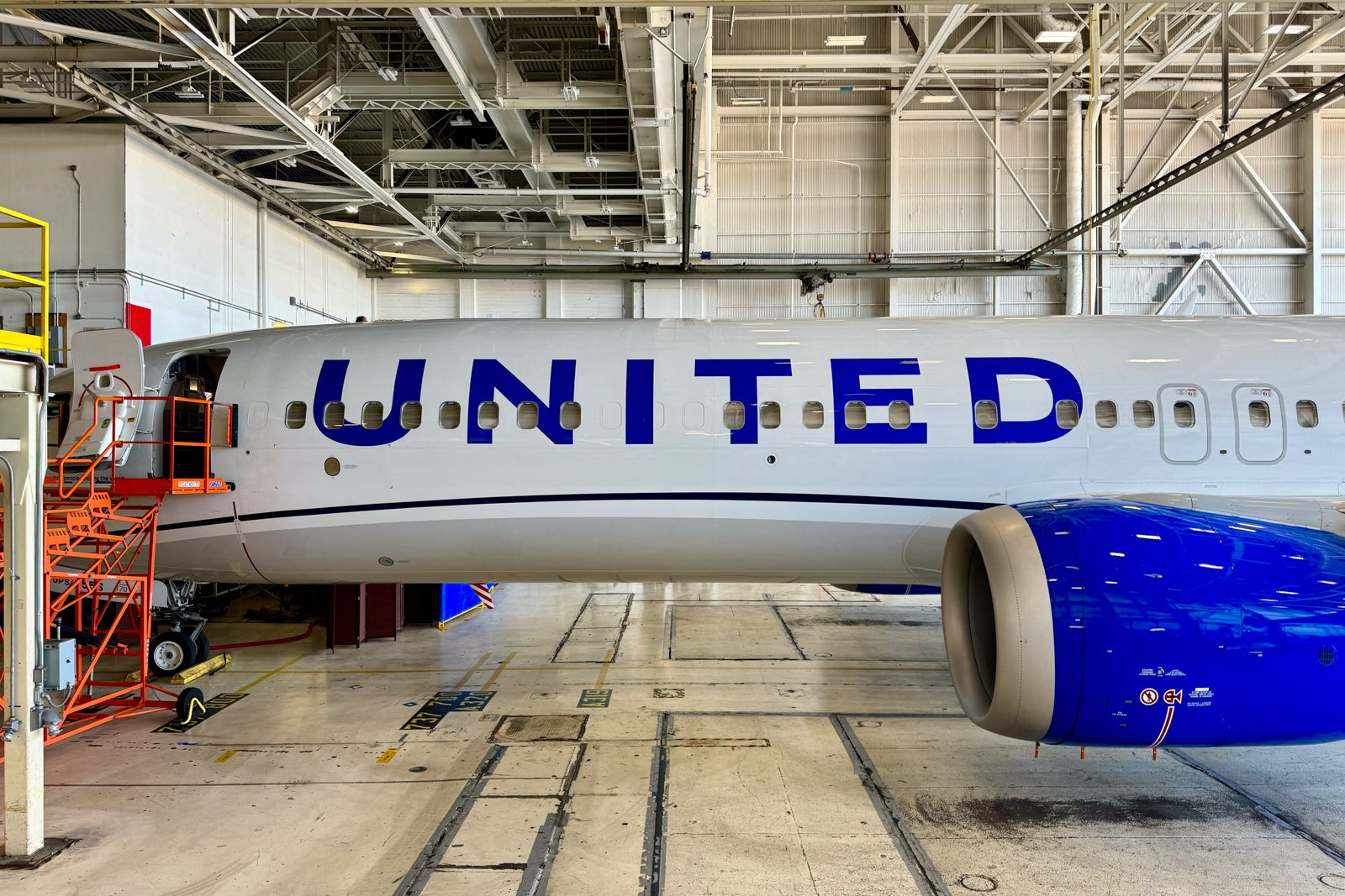 united jet exterior