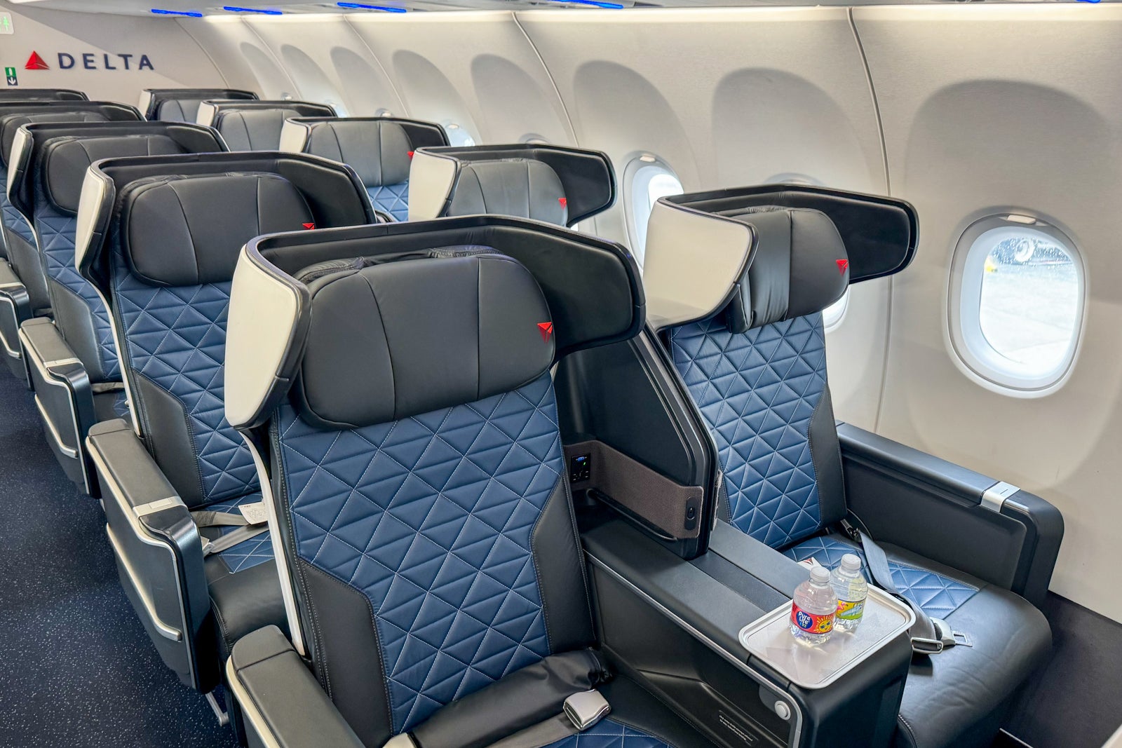 Delta First Class Airbus A321neo LAX-SEA