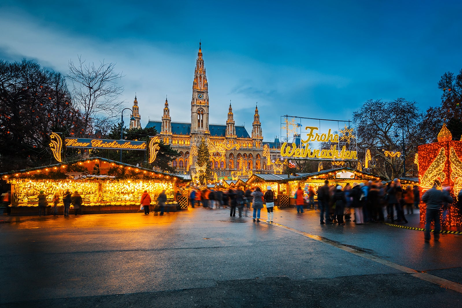 Rathaus and Christmas market in Vienna