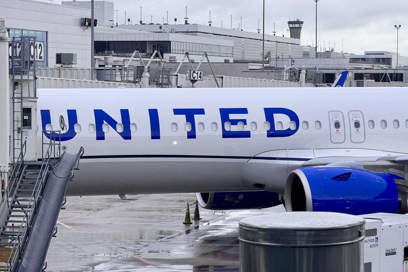 United Airbus A321neo Houston Chicago First Class Economy