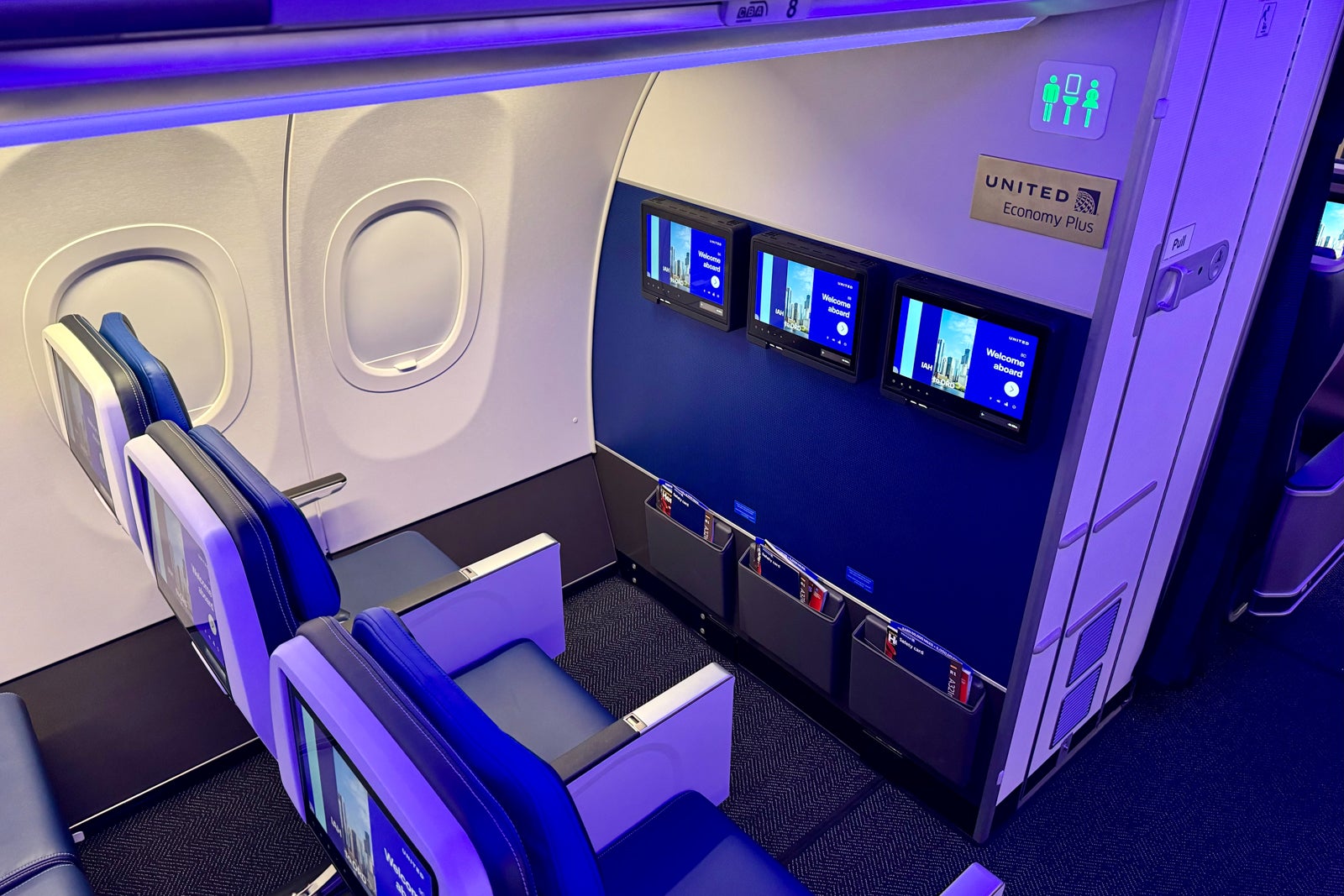 United Airbus A321neo Houston Chicago First Class Economy