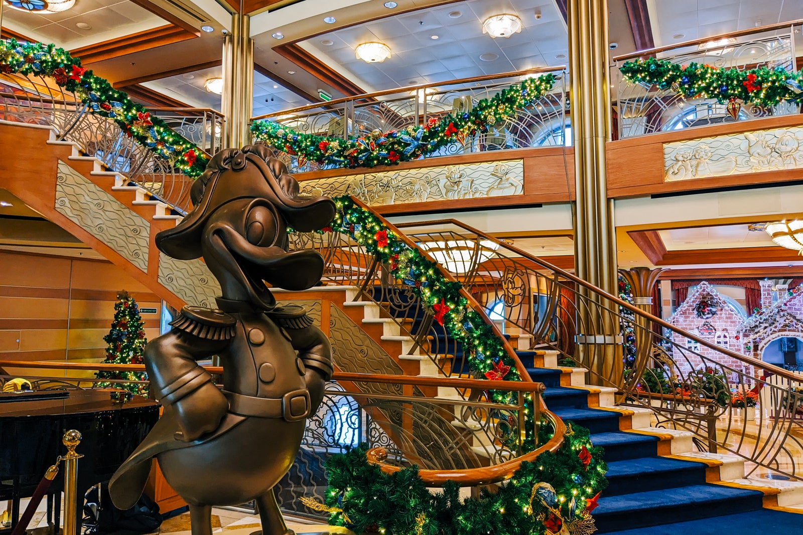 Atrium lobby on Disney Dream. 