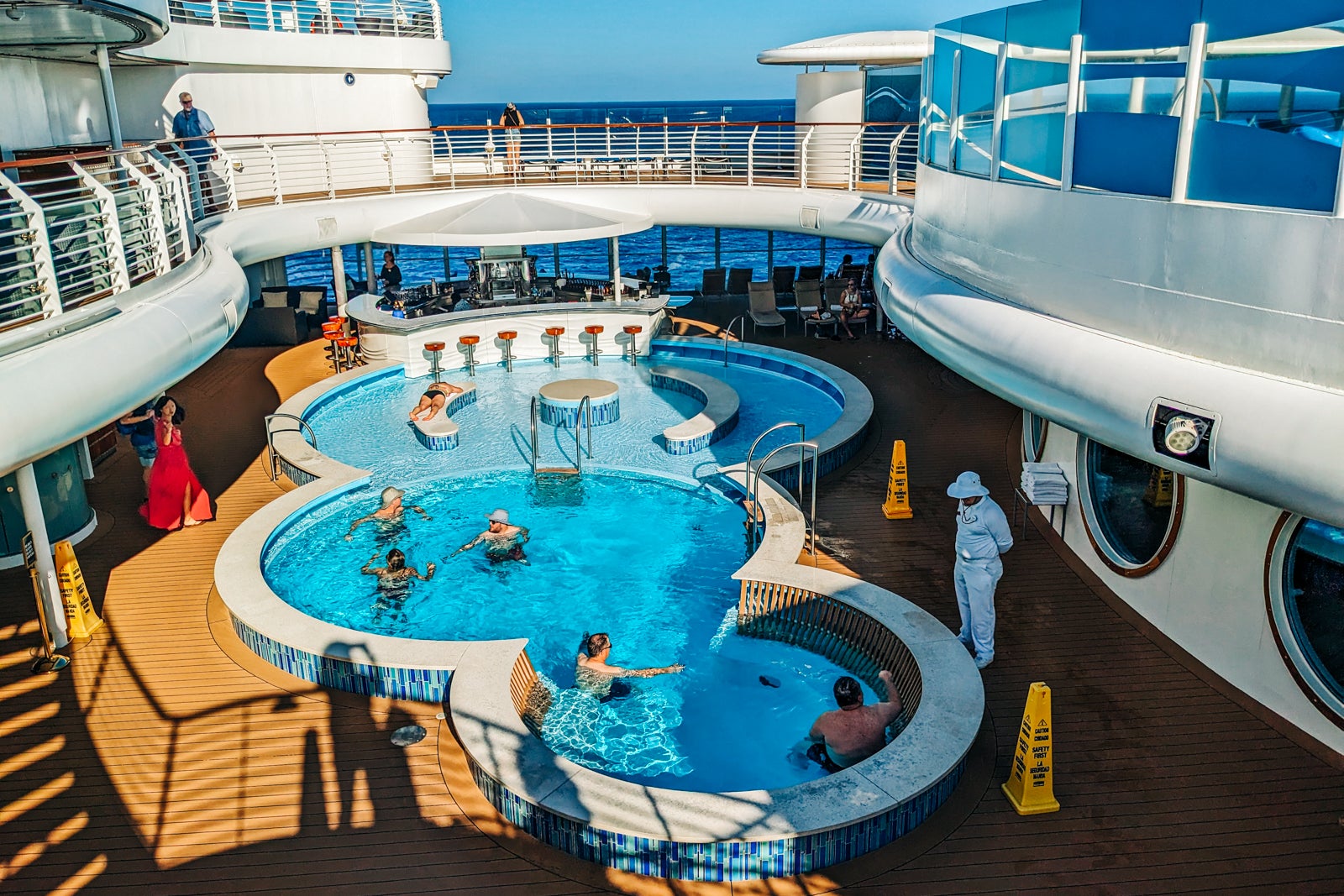 Cove Pool on Disney Dream.