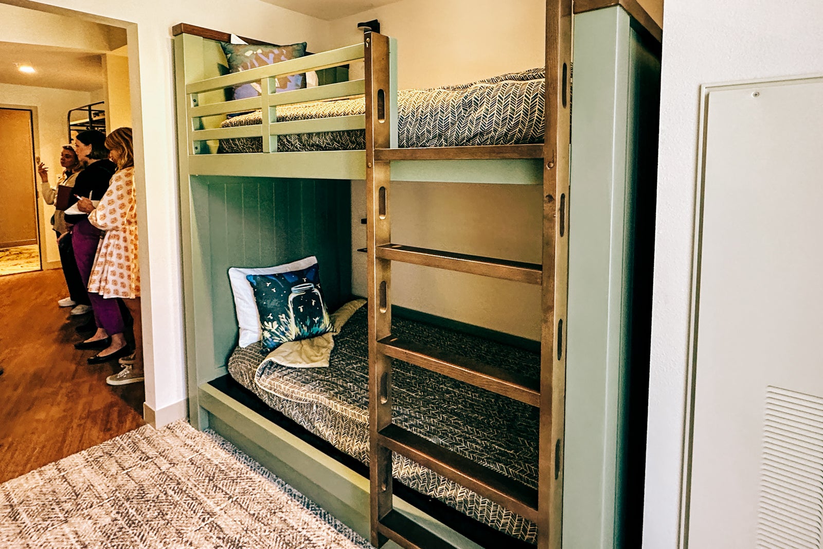 Heartsong Lodge & Resort bunk bed room