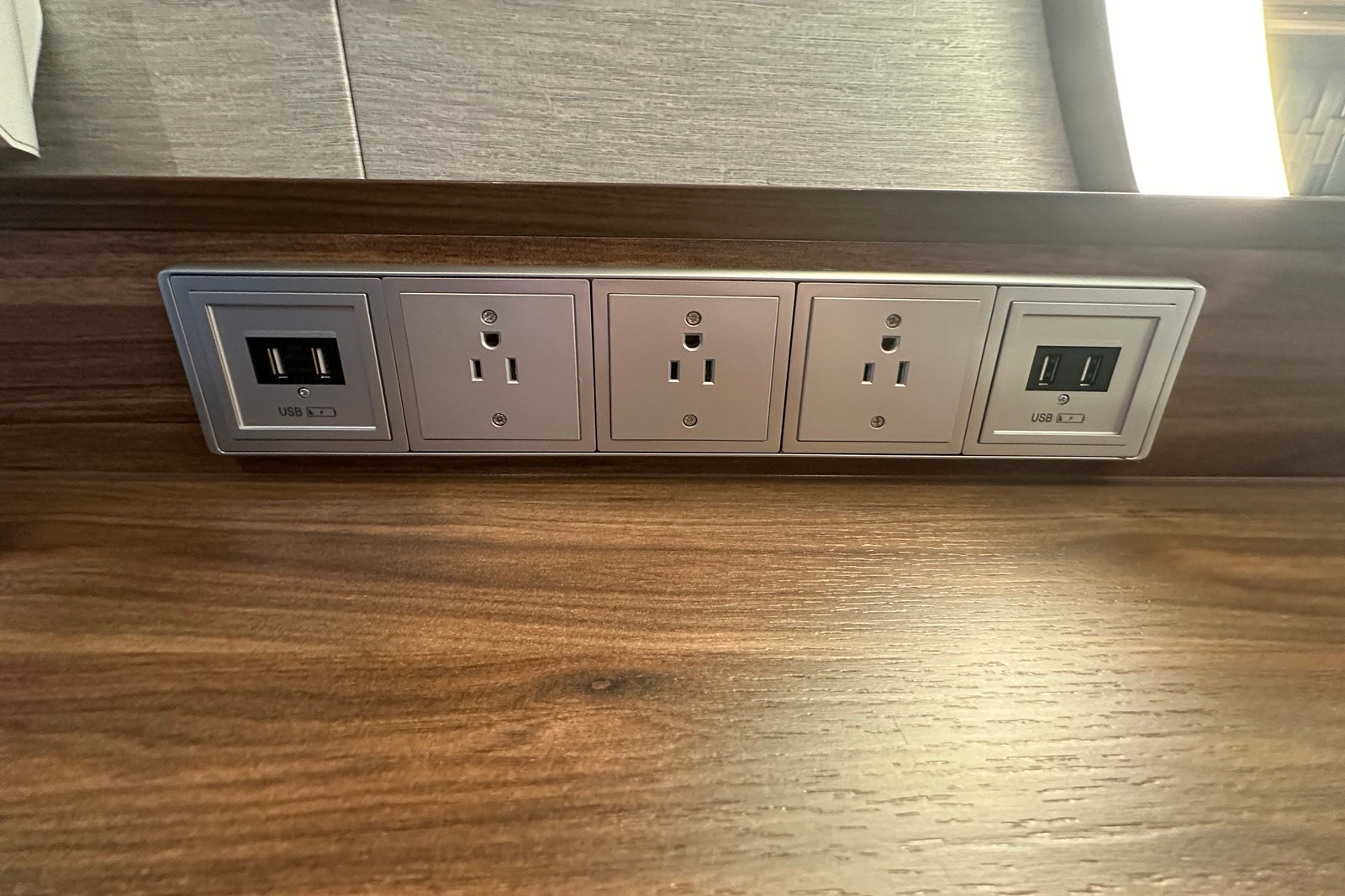 Several North American power outlets and USB outlets