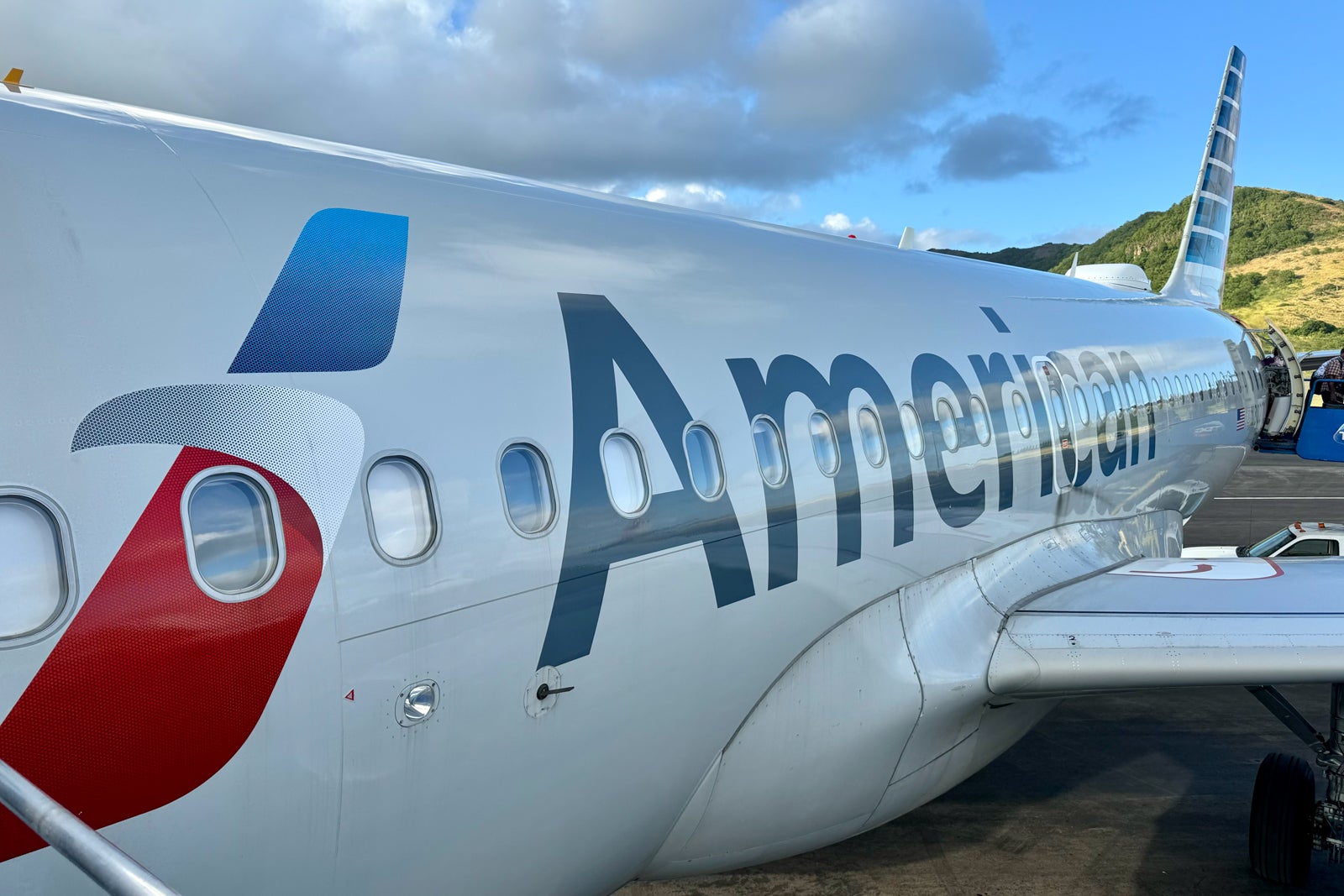 American Airlines Airbus A319 Miami St. Kitts Airport