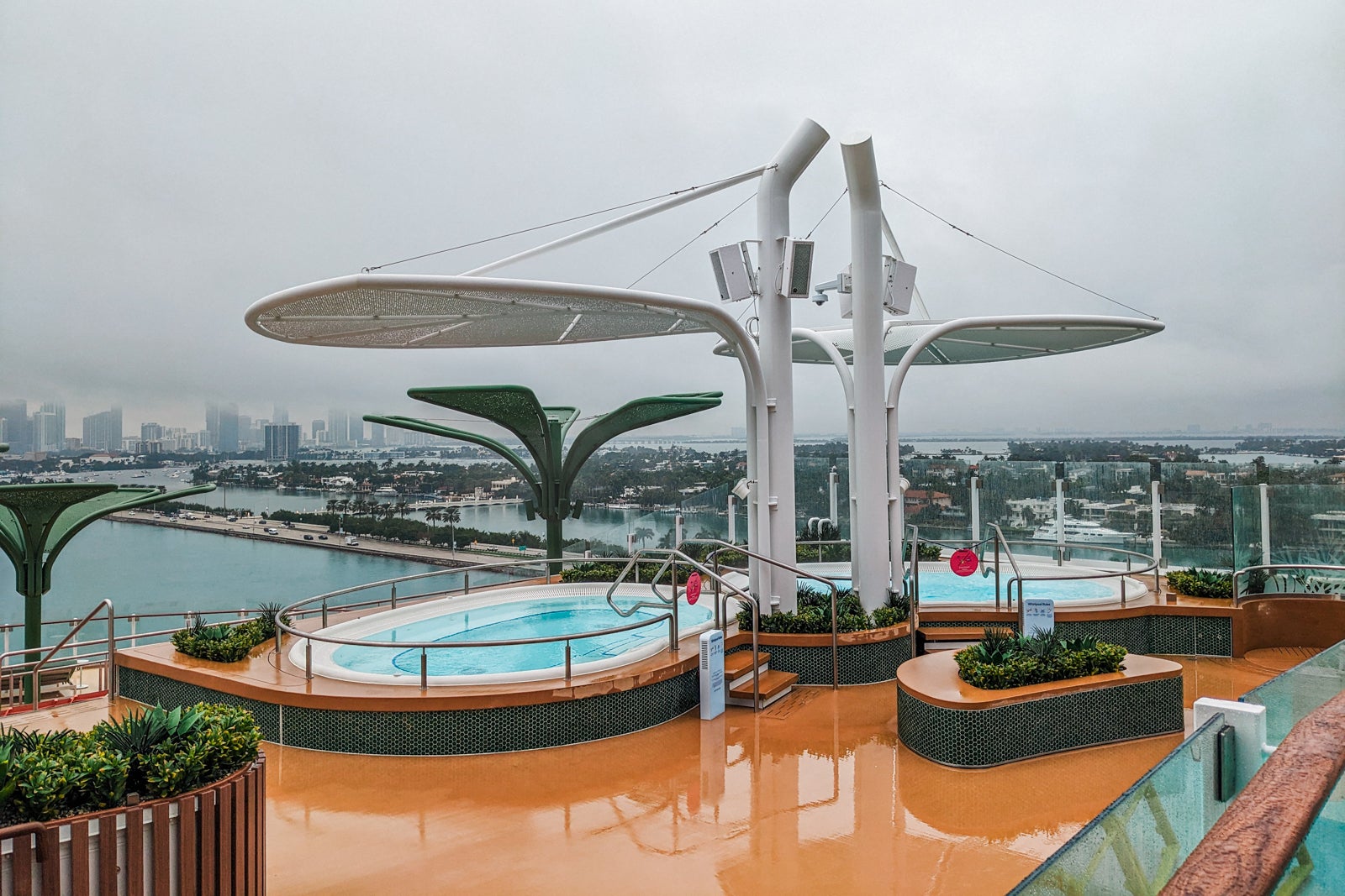 Hot tubs on Icon of the Seas