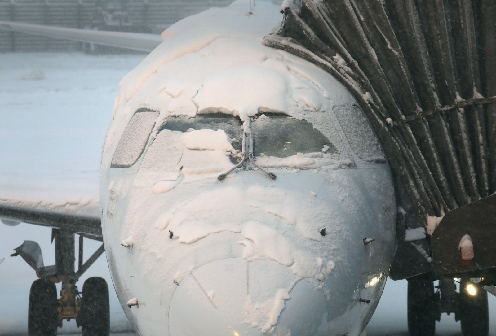 airplane snow