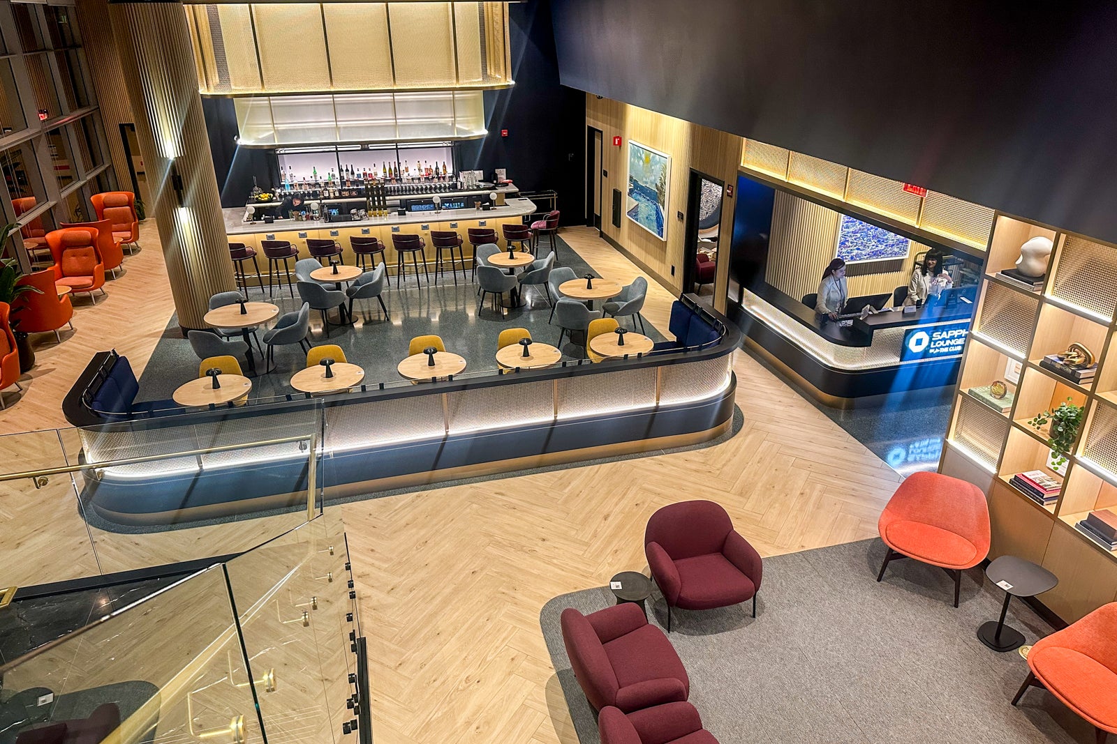 chase lounge dining area