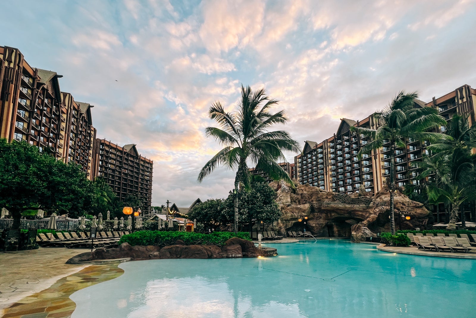 hawaii hotel pool
