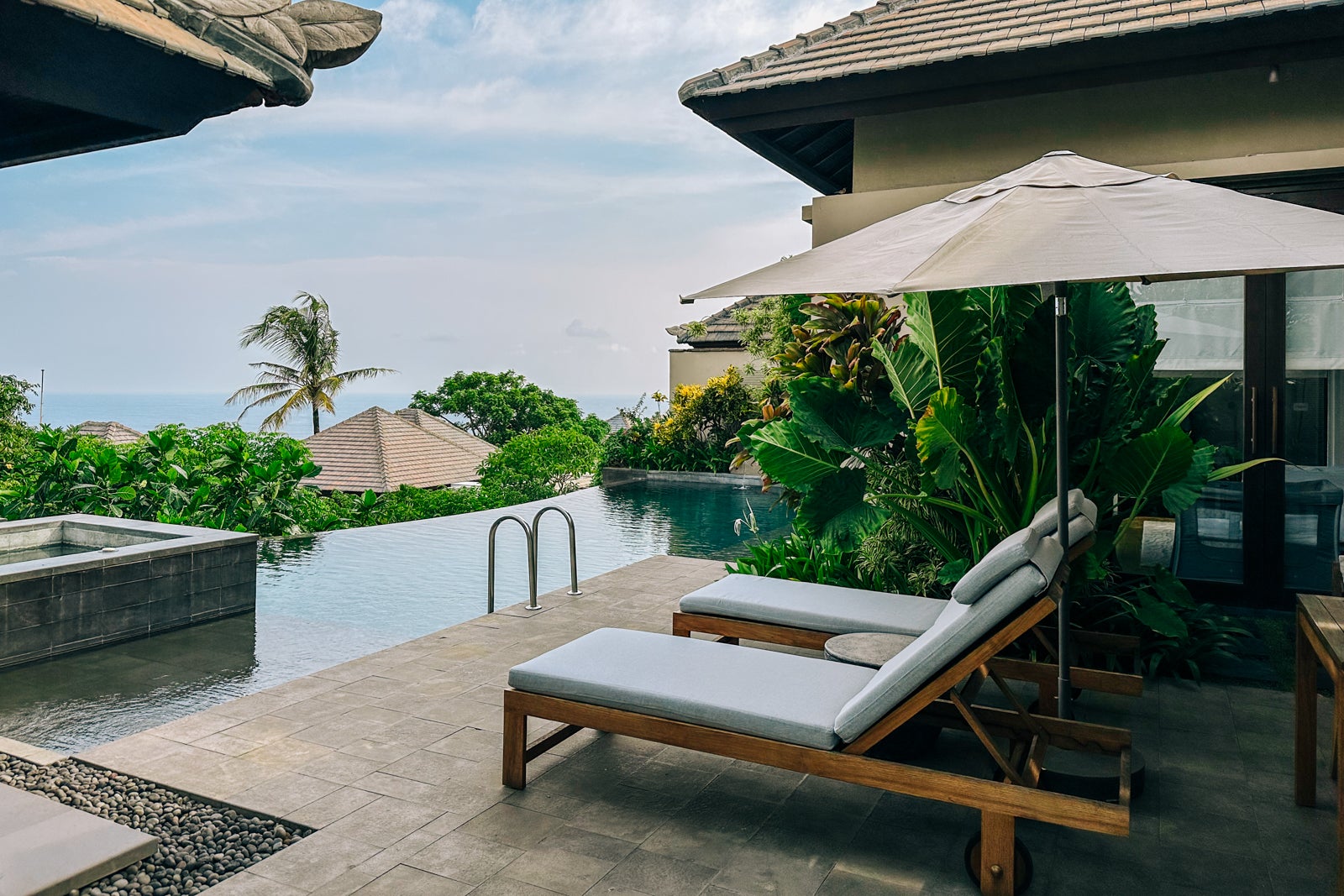 Umana Bali, LXR Resorts & Resorts: Luxurious alongside the cliffs