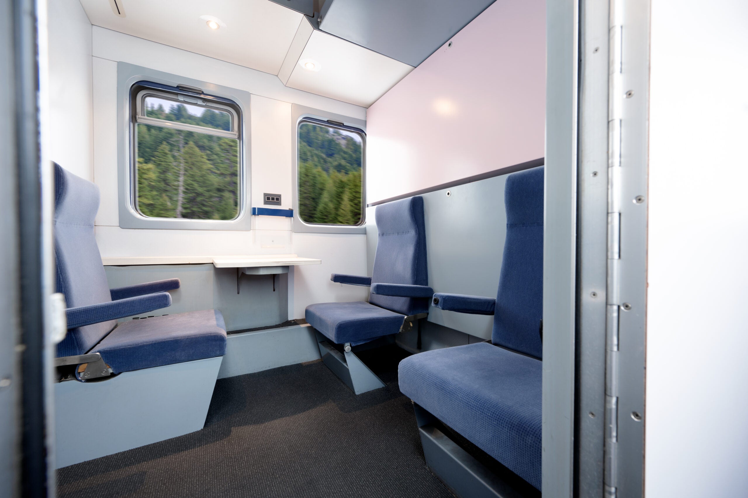 Table seats on European Sleeper train