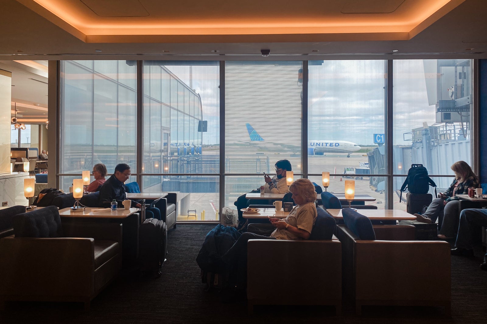 inside lounge at O'Hare