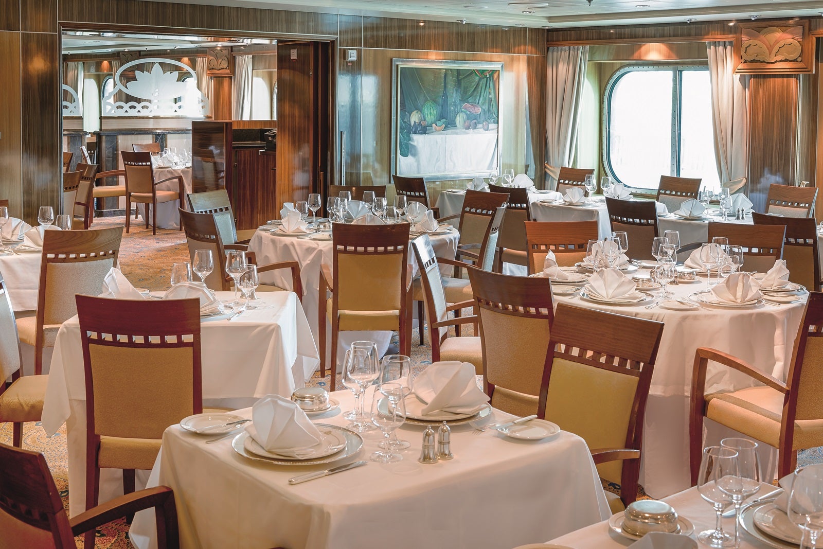 The Britannia Club Restaurant dining room on Cunard's Queen Mary 2 cruise ship