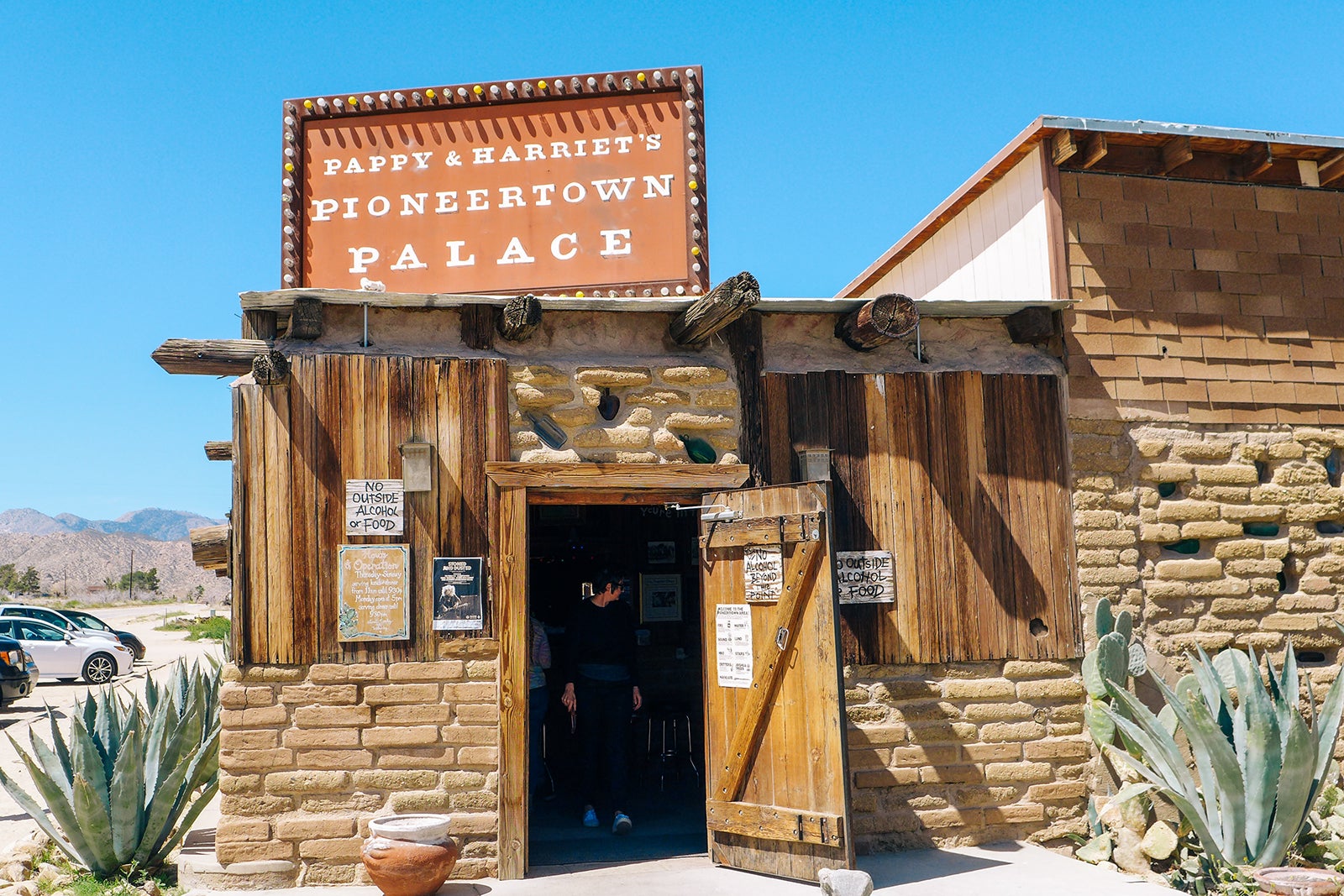 Pappy &amp; Harriet's in Pioneertown, California