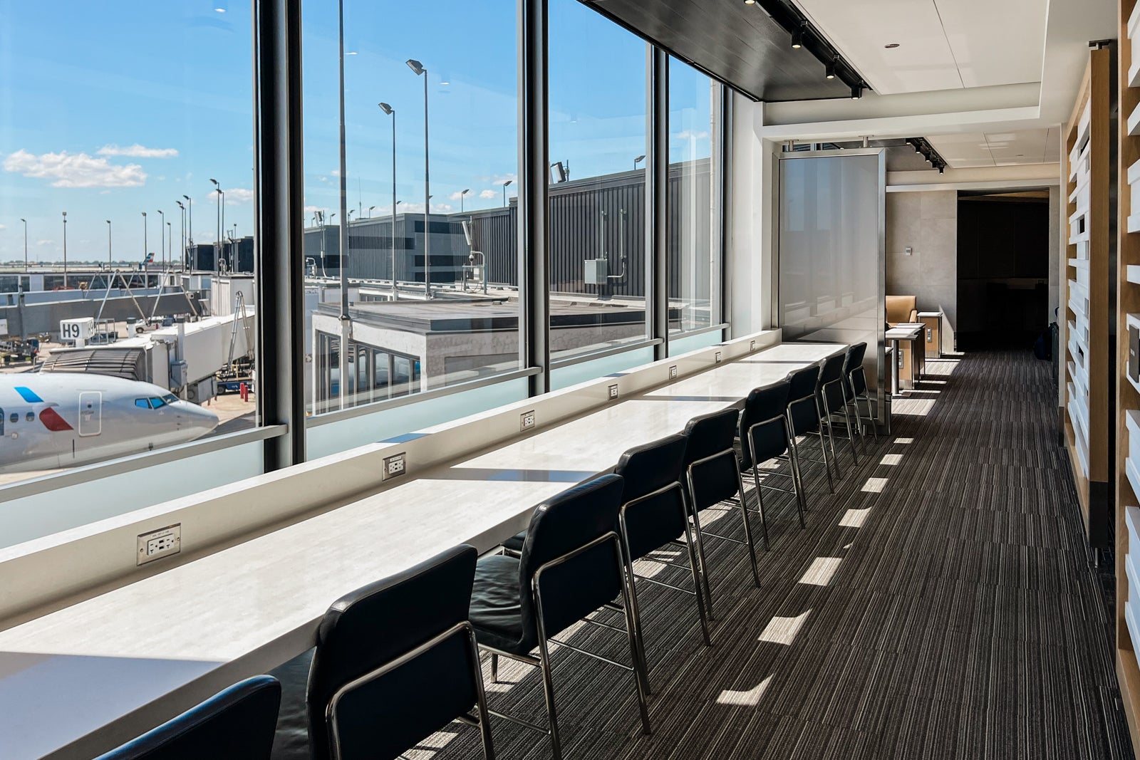 inside lounge at O'Hare