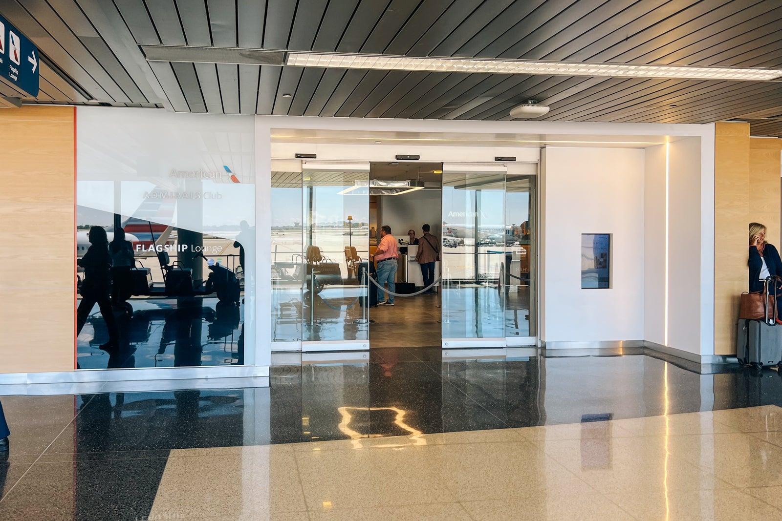 inside lounge at O'Hare