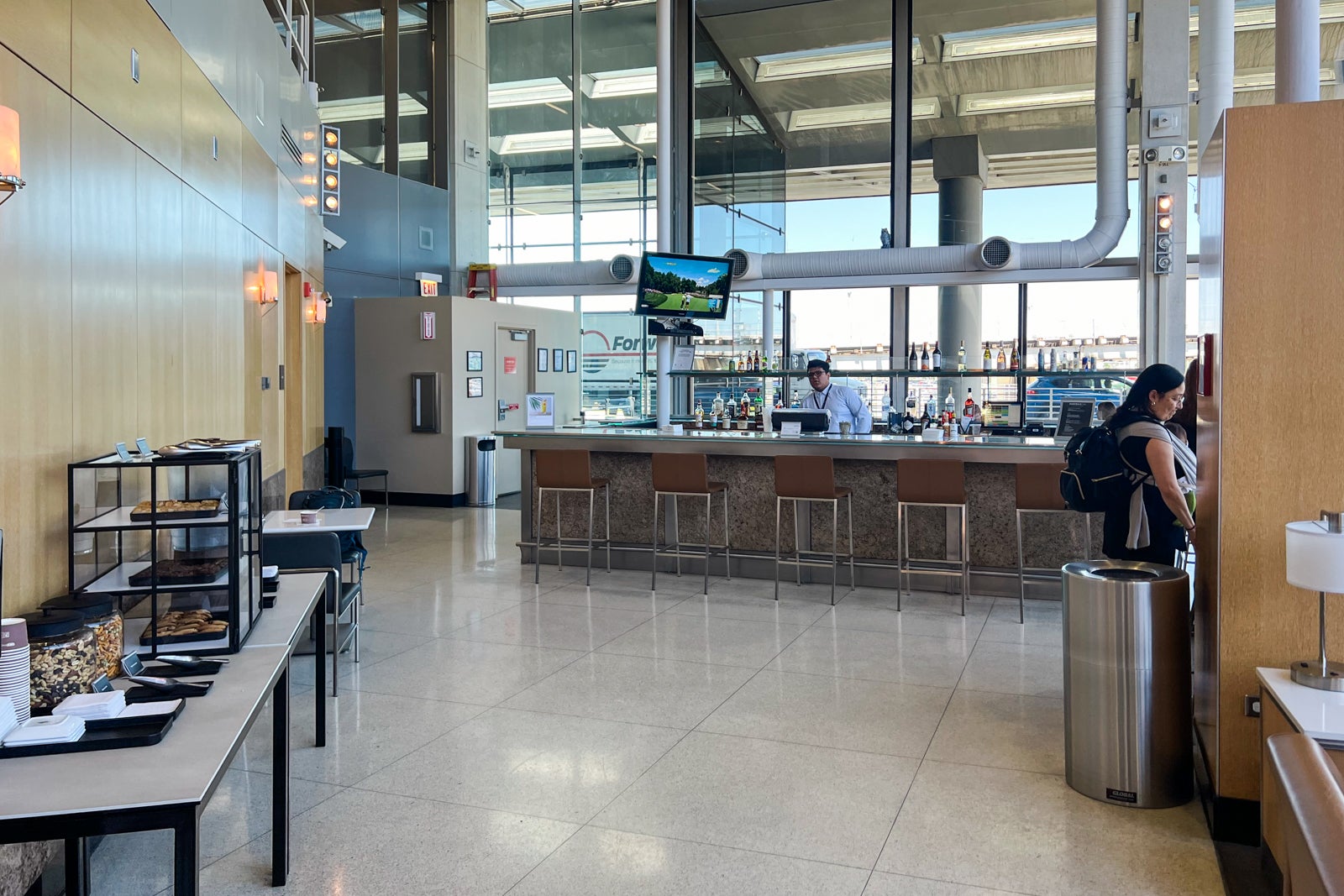 inside lounge at O'Hare