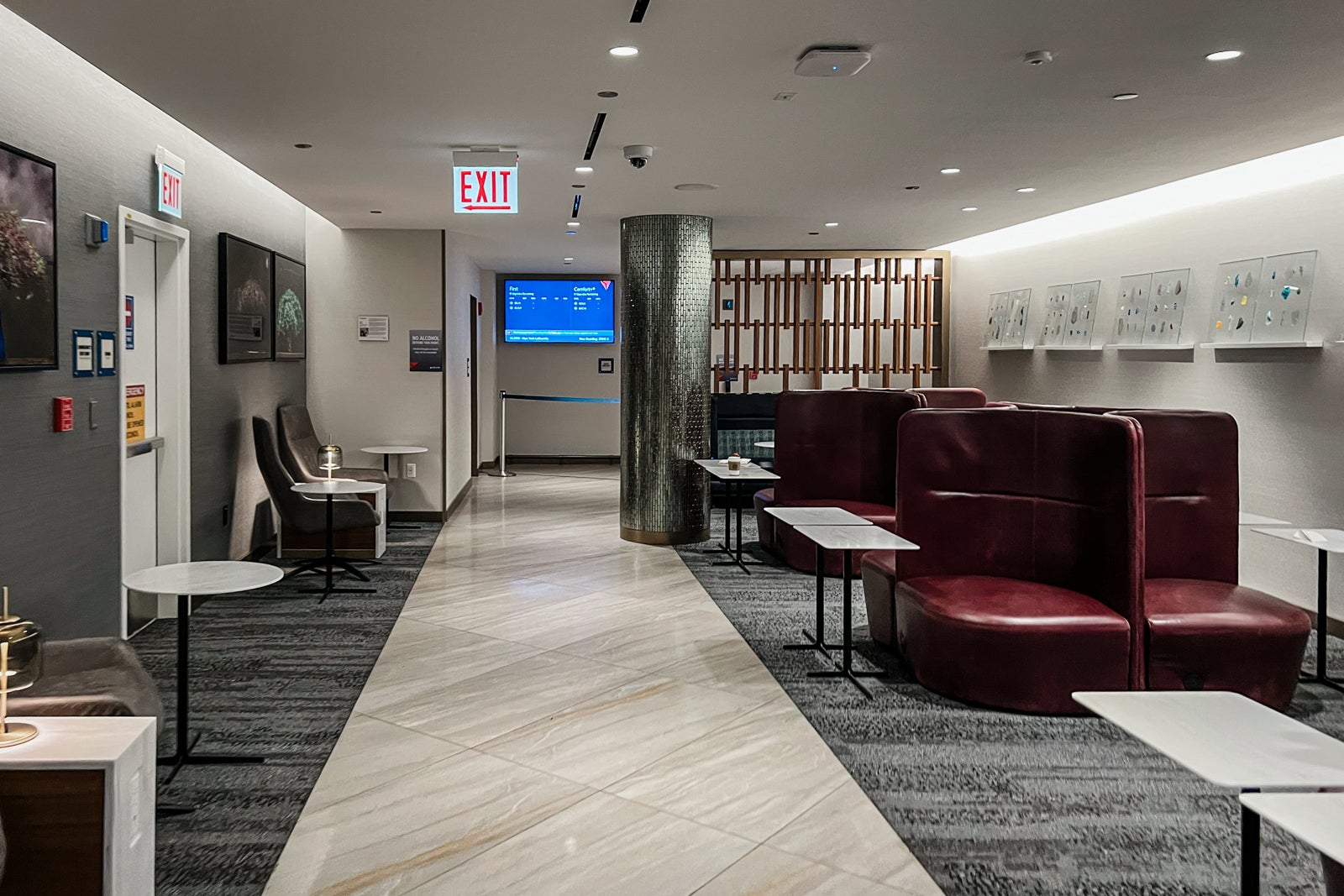 inside lounge at O'Hare