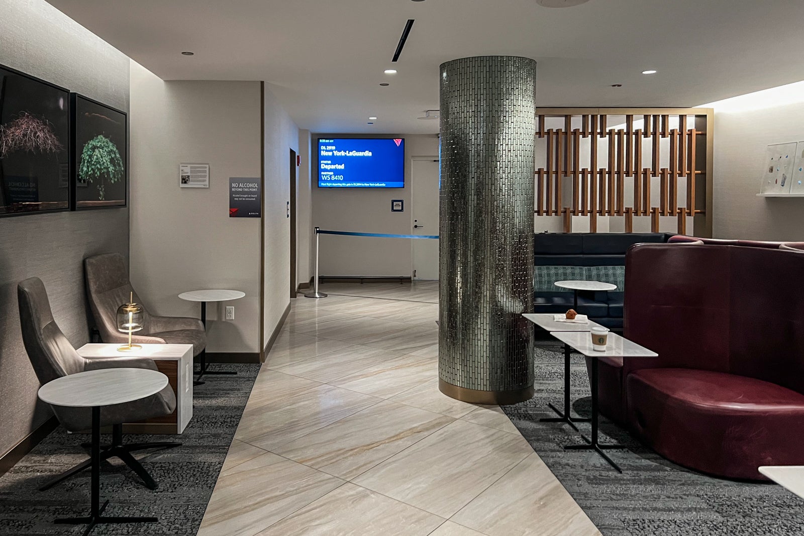 inside lounge at O'Hare