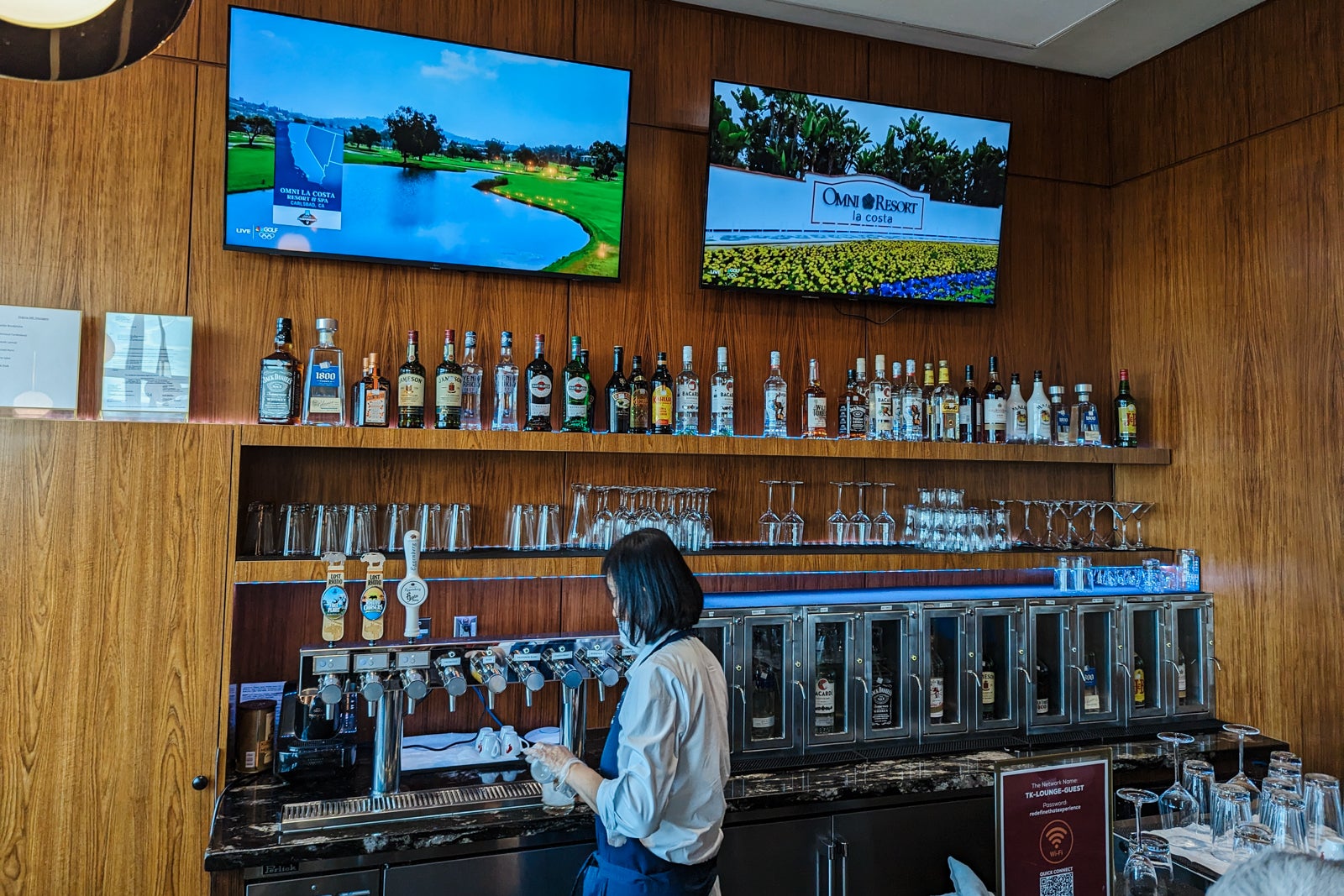 Bar at Turkish Airlines Lounge