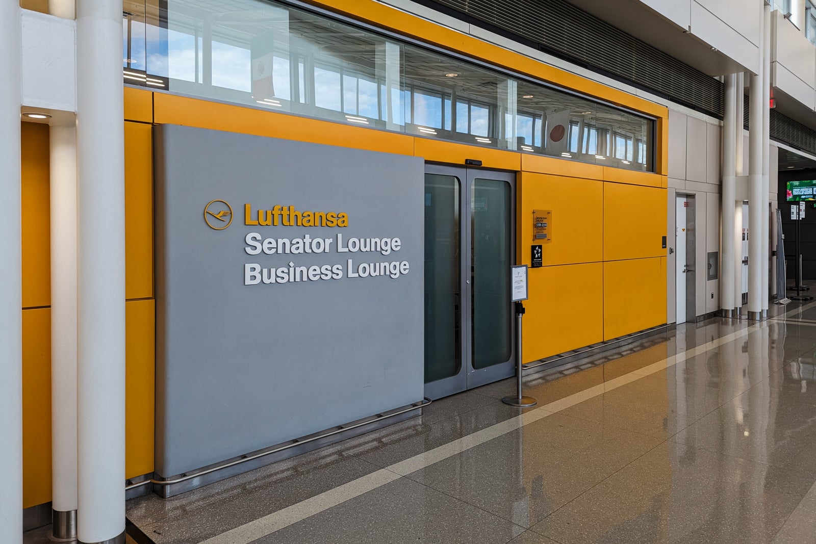 Lufthansa Senator Lounge entrance