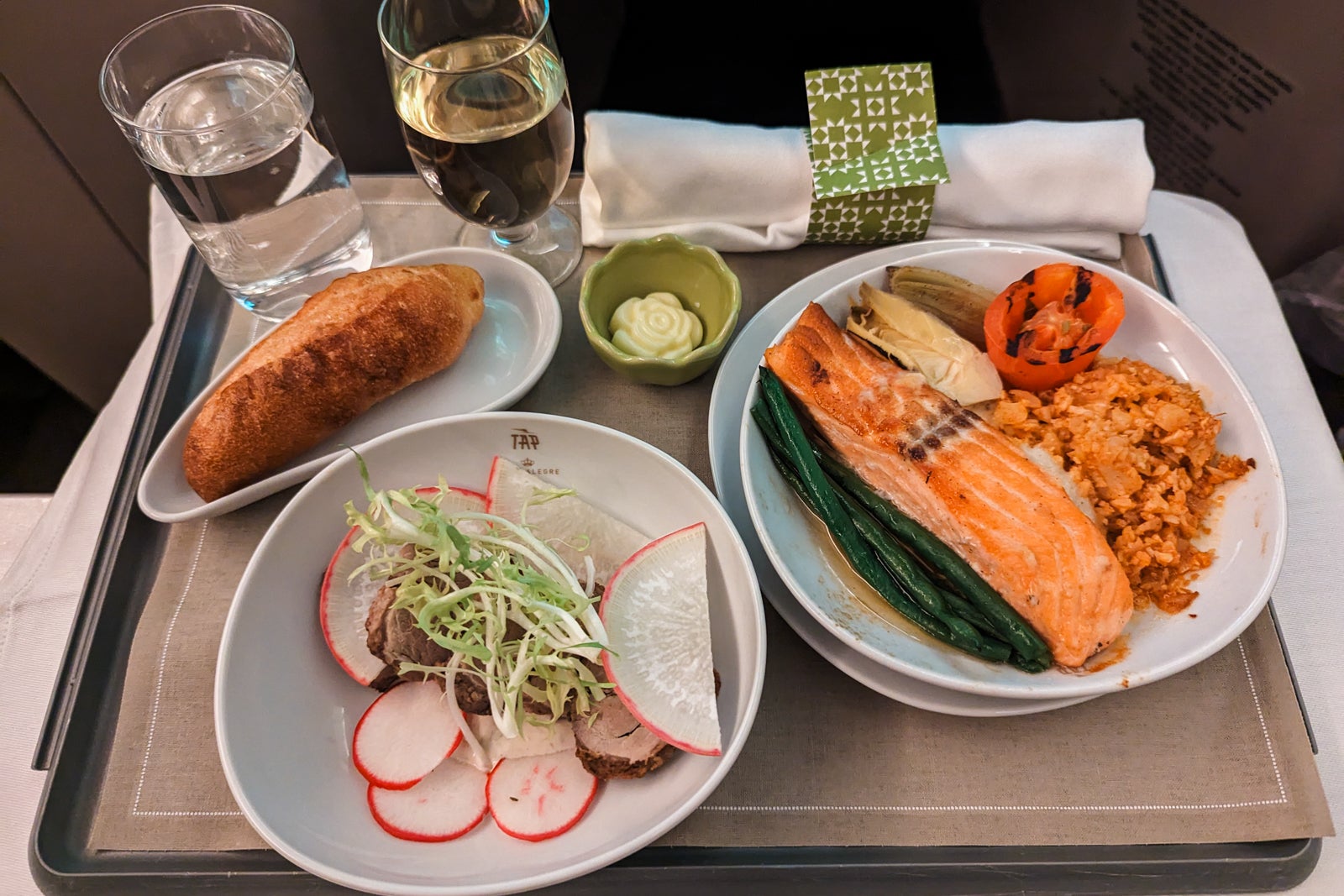 TAP Air Portugal business class dinner