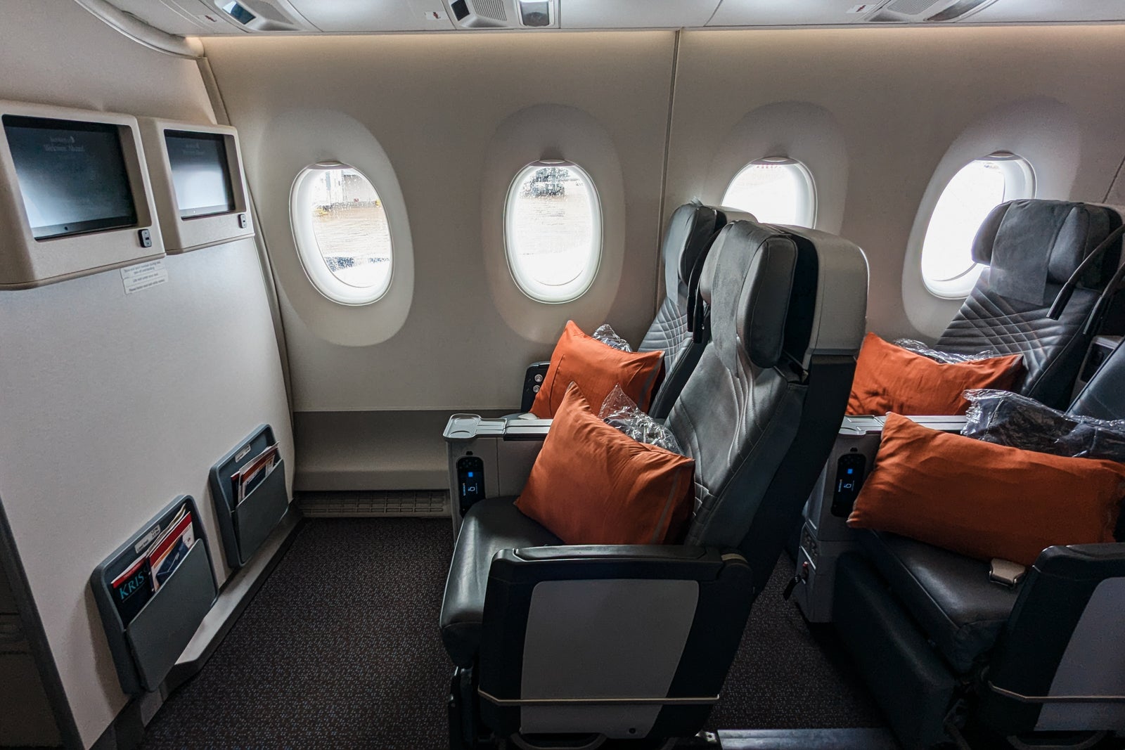 premium economy cabin singapore airlines