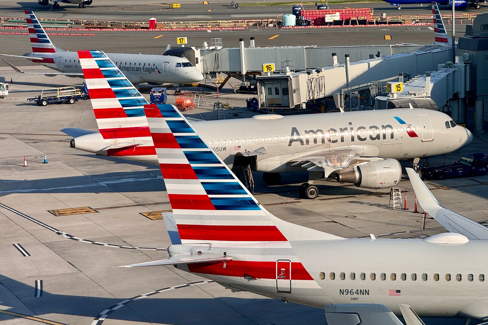 American Airlines Boeing 737 Airbus A319 LaGuardia LGA Planes