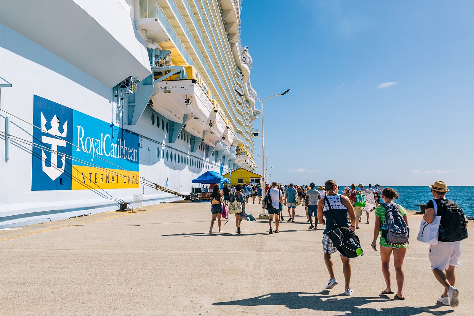 Cruise passengers return to cruise ship