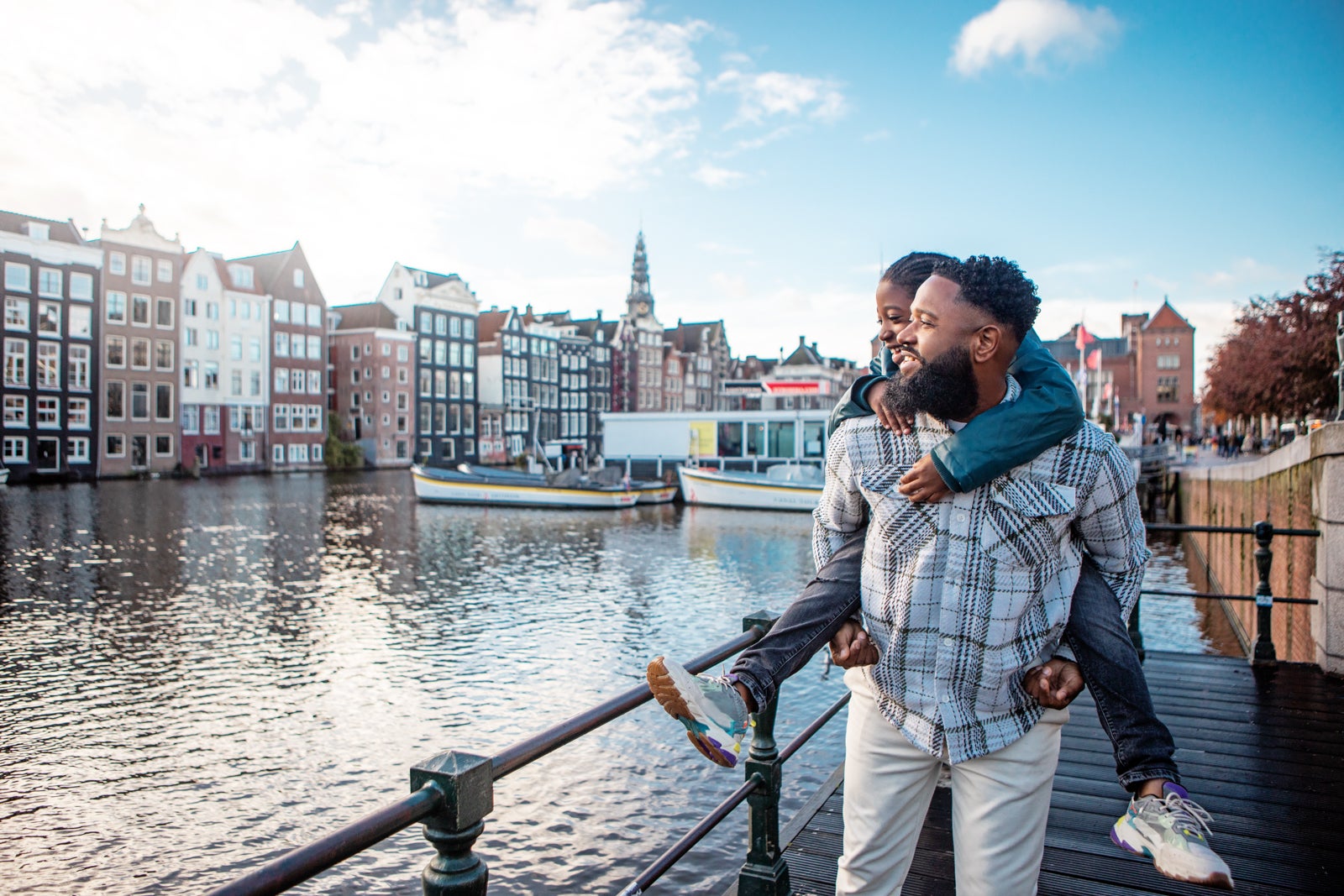 Dad with kid in Amsterdam