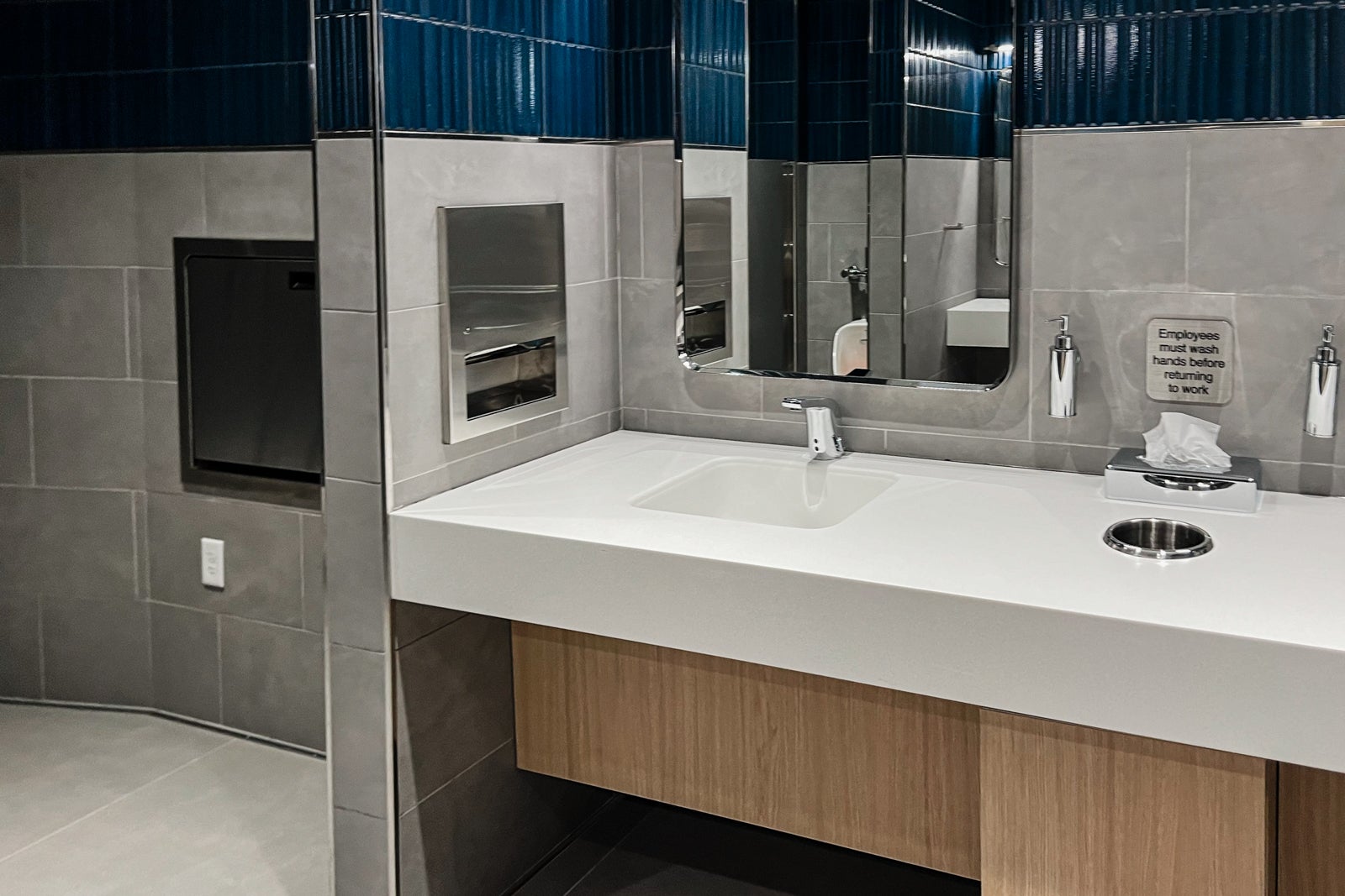 Sinks at Lufthansa lounge at Newark Liberty International Airport