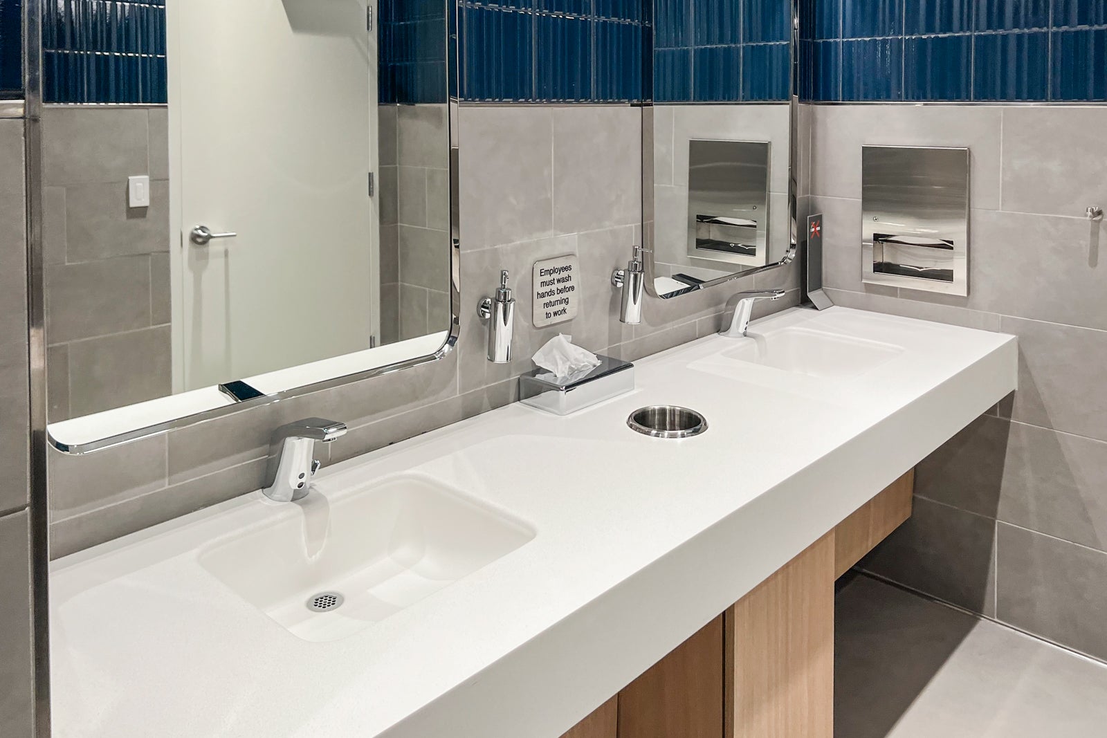 Sinks at Lufthansa lounge at Newark Liberty International Airport