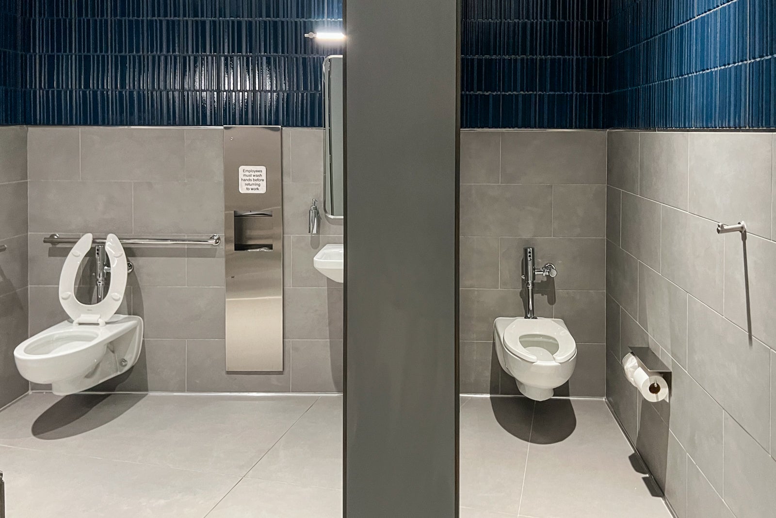 Bathroom at Lufthansa lounge at Newark Liberty International Airport