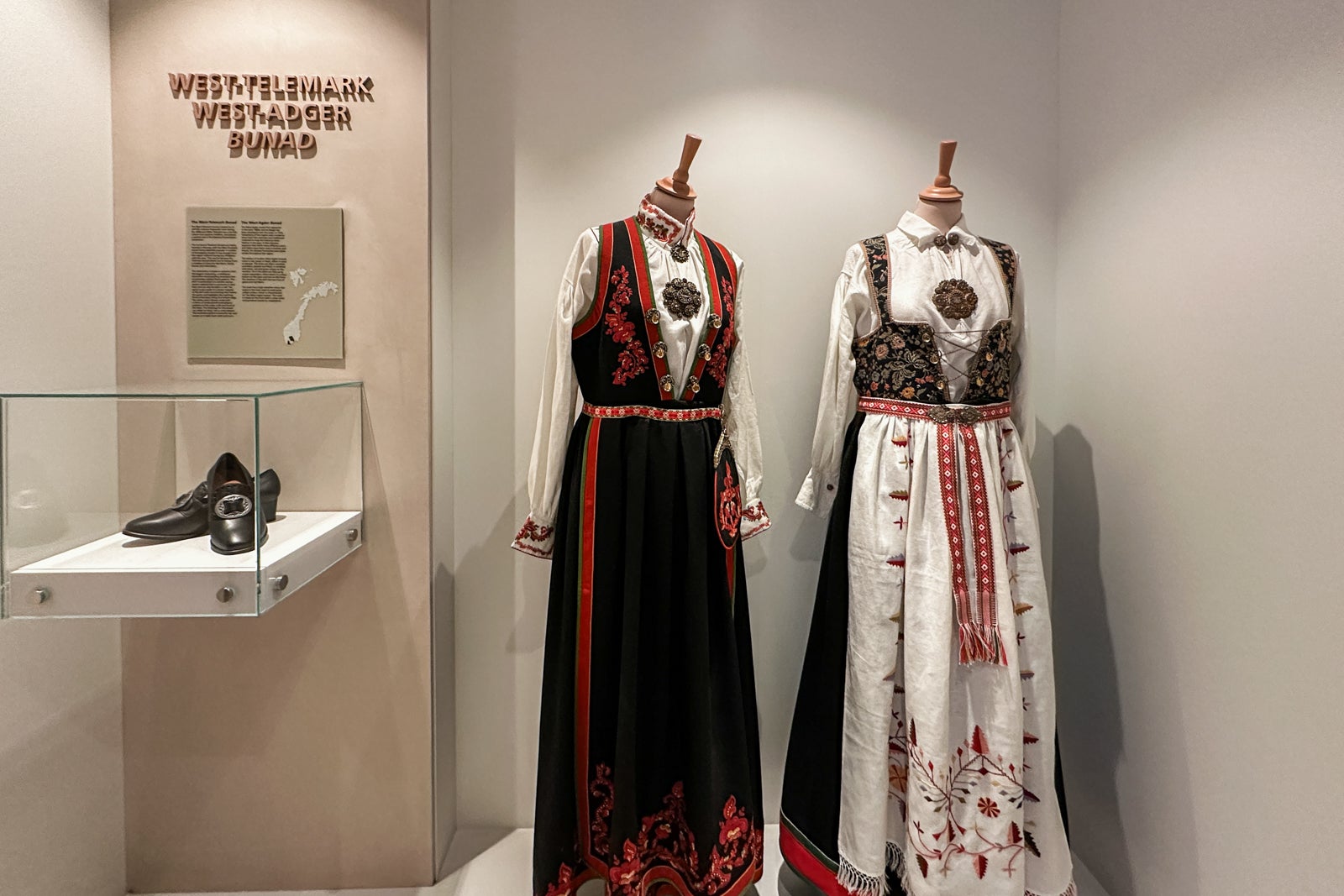 Traditional Norwegian dress displayed on two mannequins