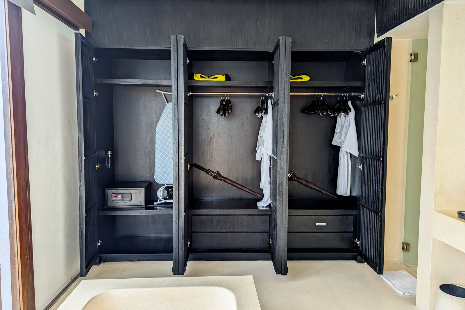 Park Hyatt Maldives closets