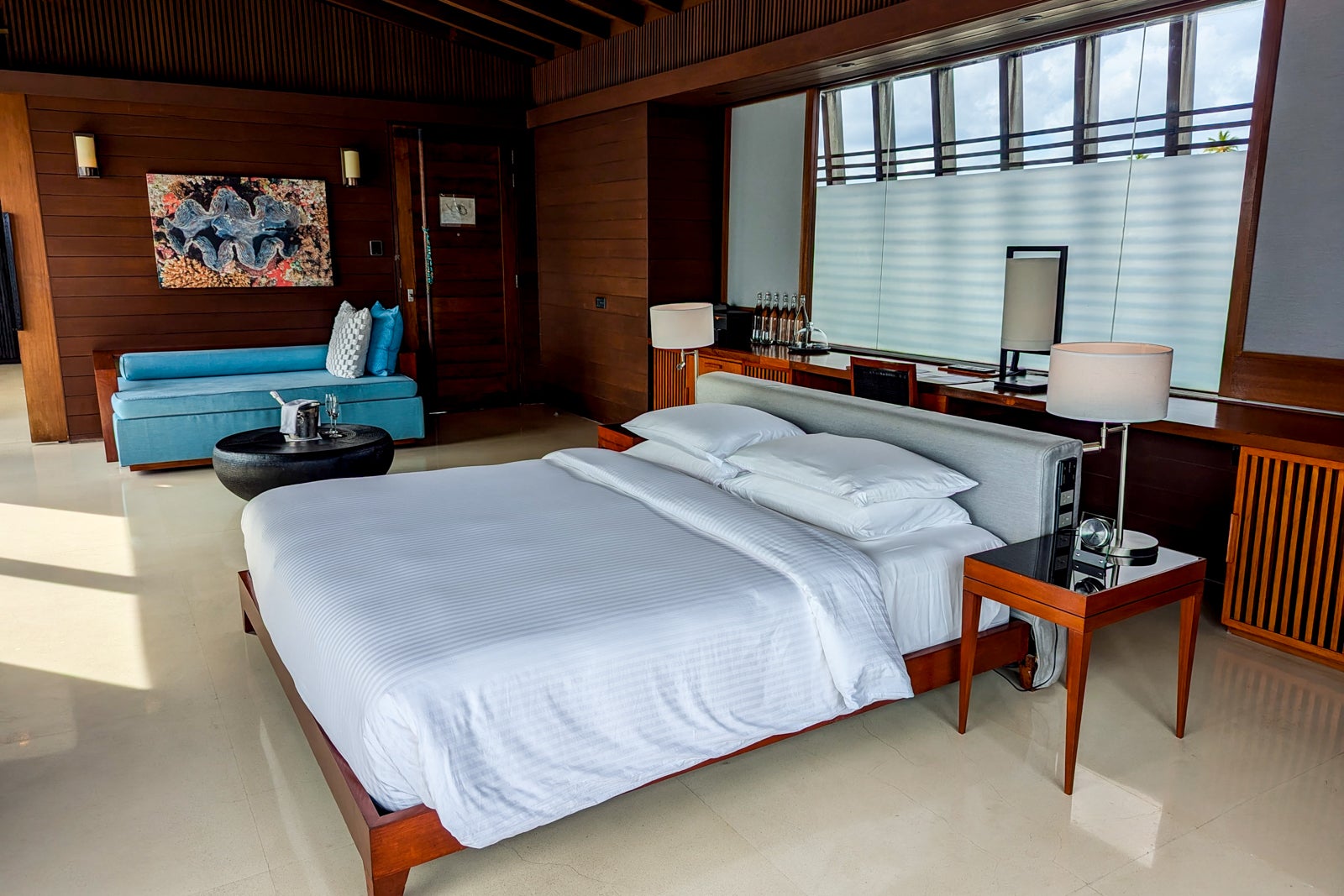 Park Hyatt Maldives bed