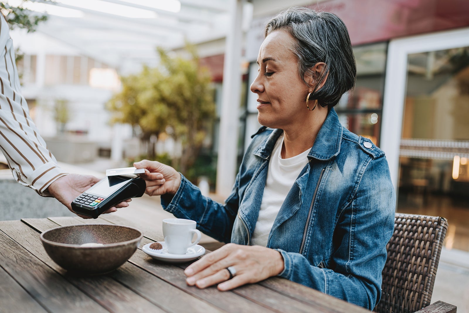 Paying for coffee outside