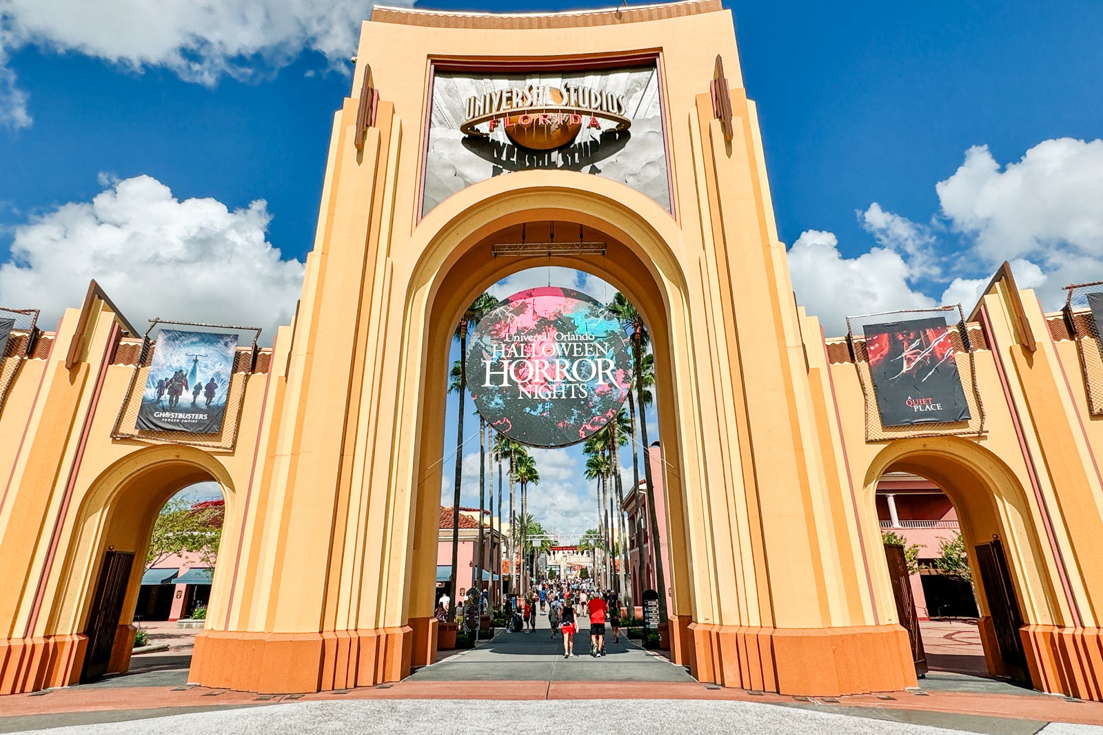 Halloween Horror Nights entrance