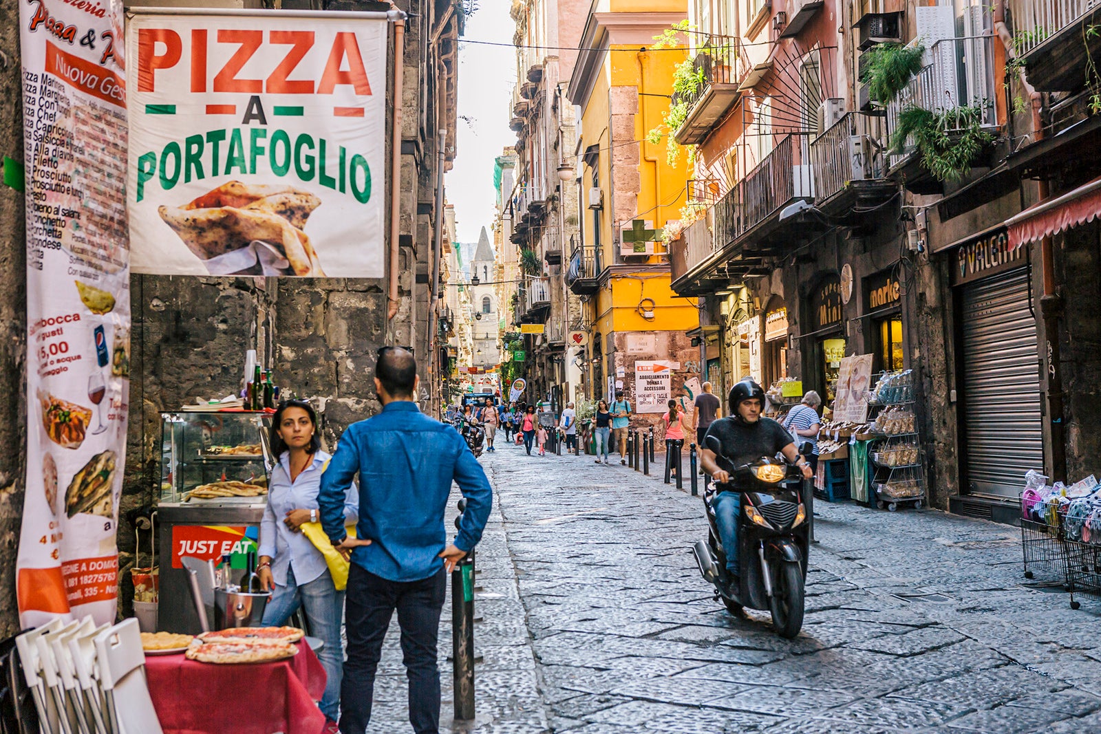 Pizza restaurants in Naples, Italy