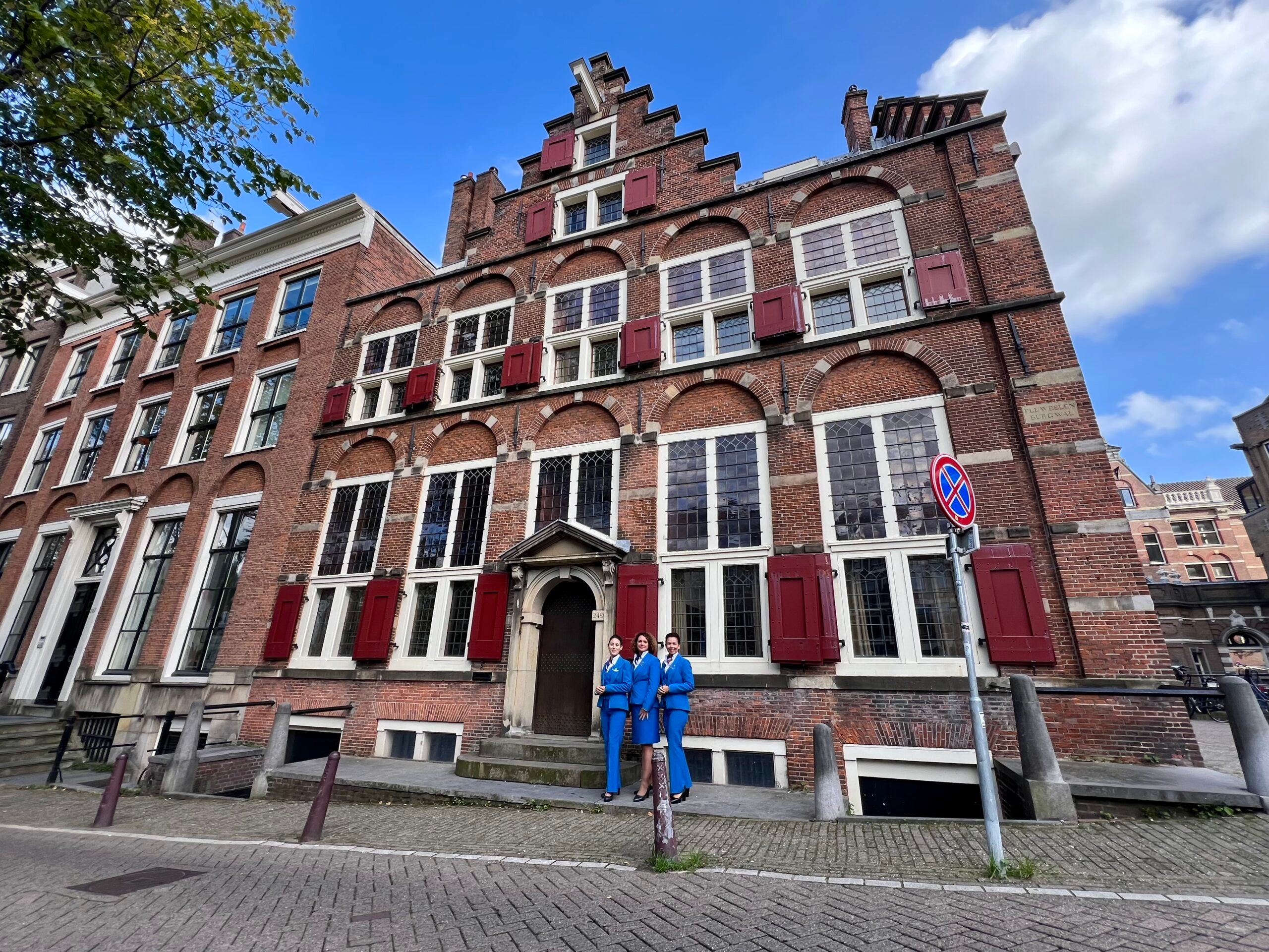 he House on Three Canals - with KLM flight attendants out front. 